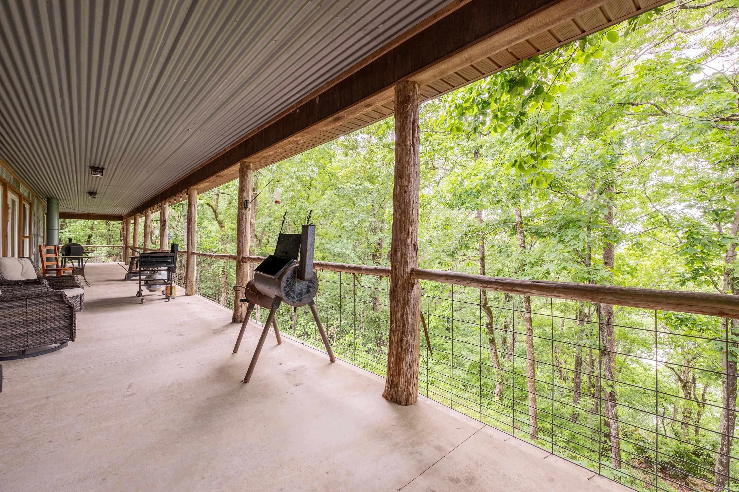 113  Laura  Searcy, AR