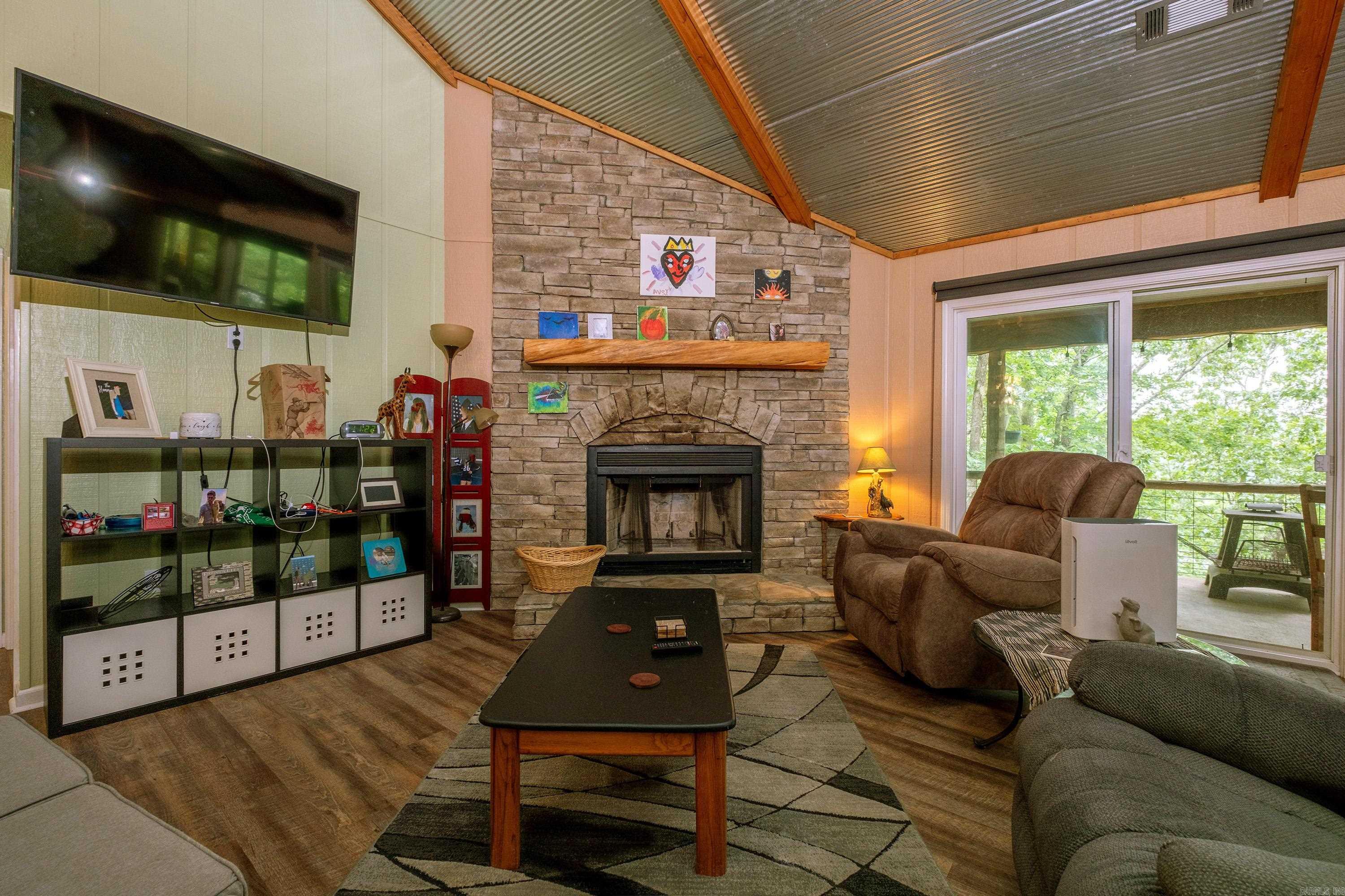 113  Laura  Searcy, AR
