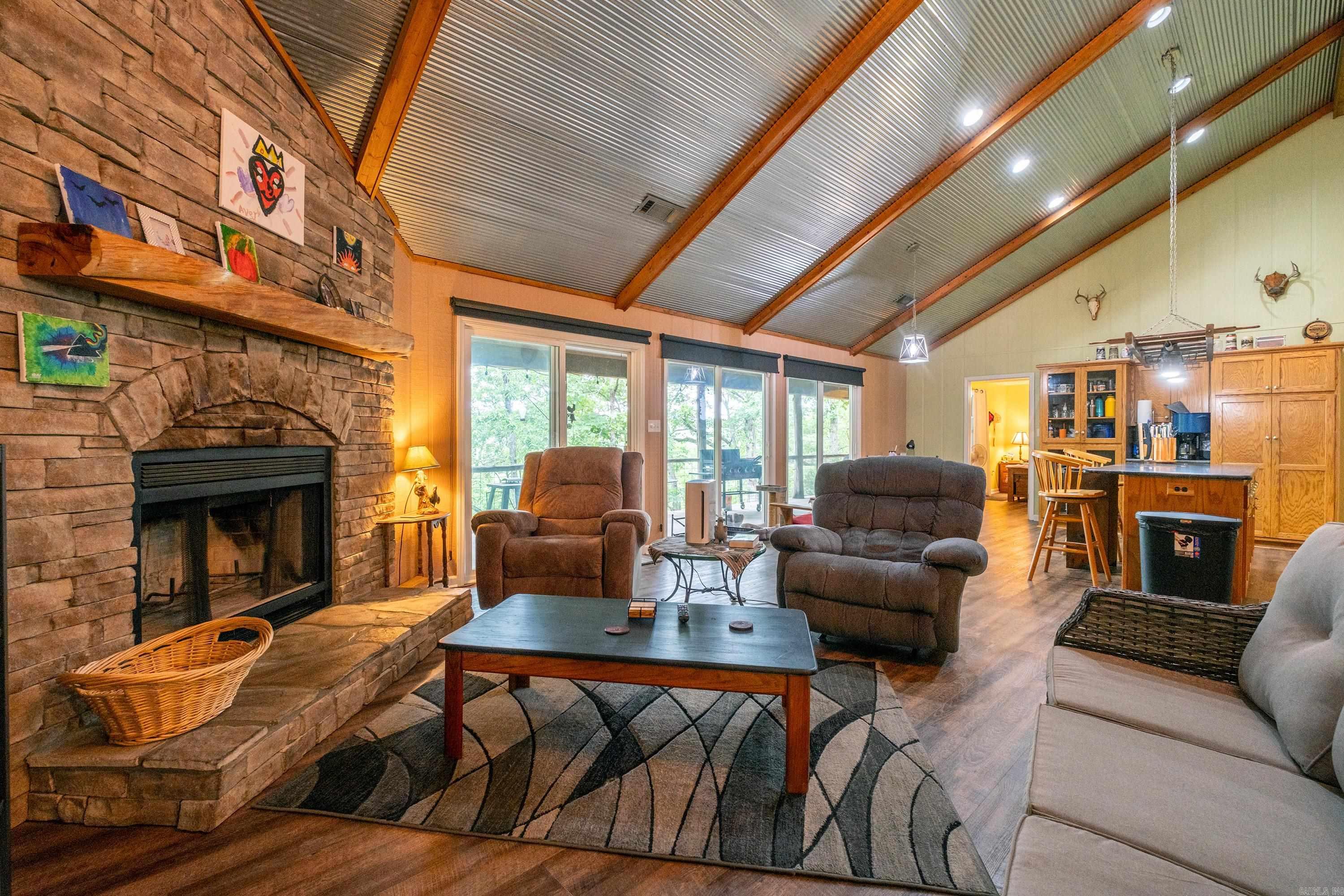 113  Laura  Searcy, AR