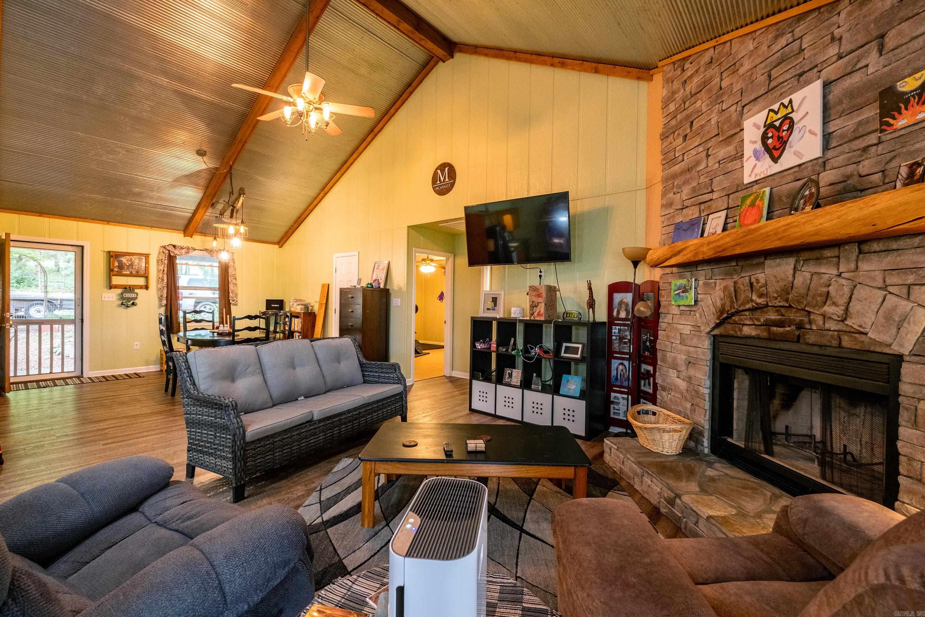 113  Laura  Searcy, AR