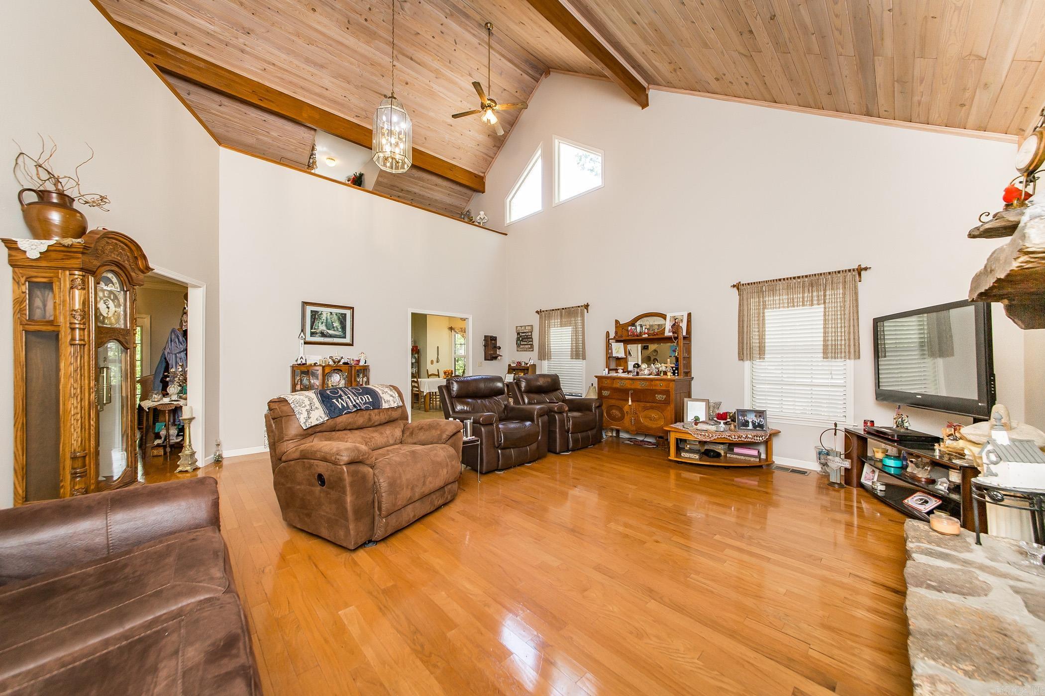 420  Shadow  Clinton, AR