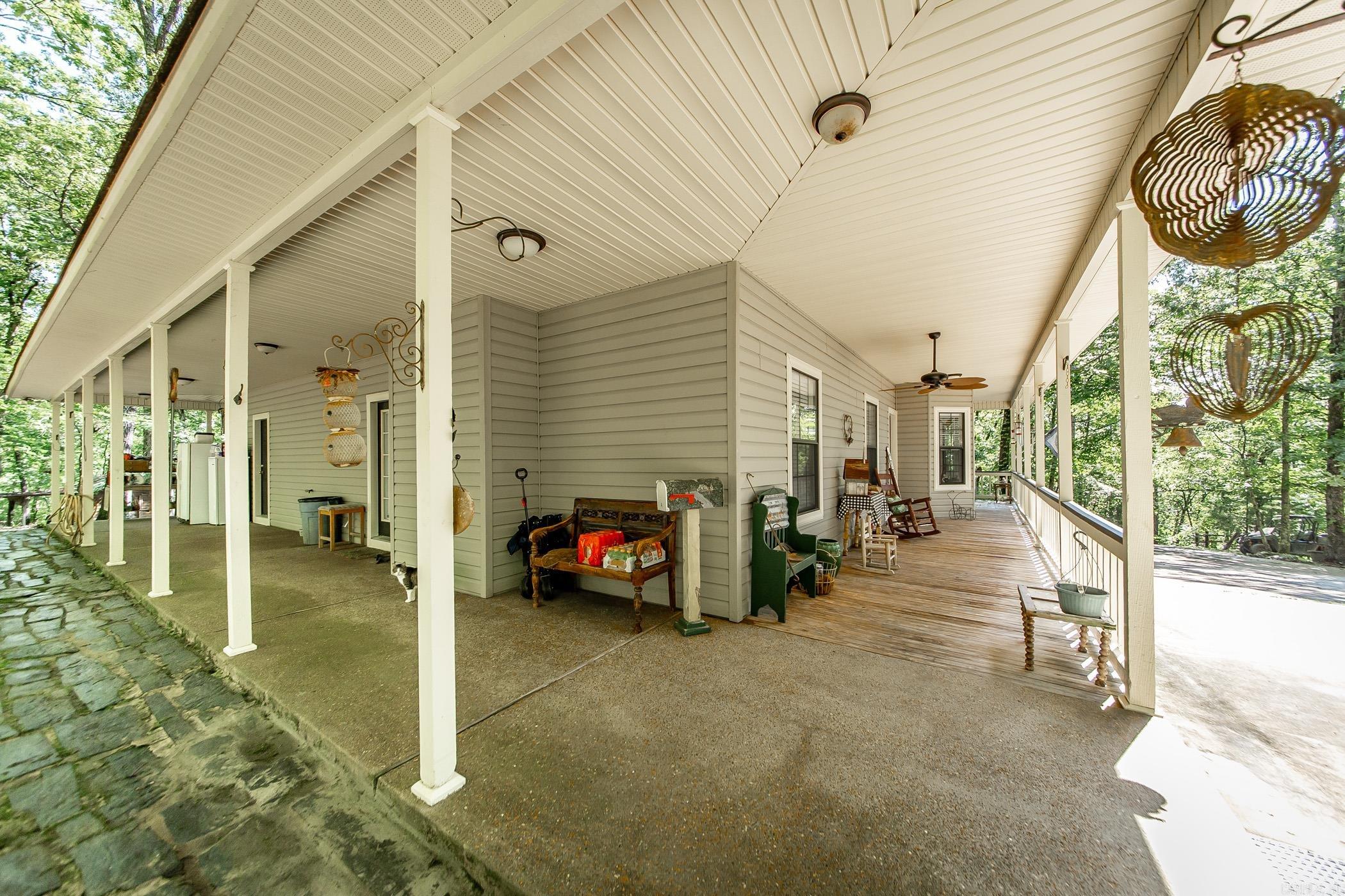 420  Shadow  Clinton, AR