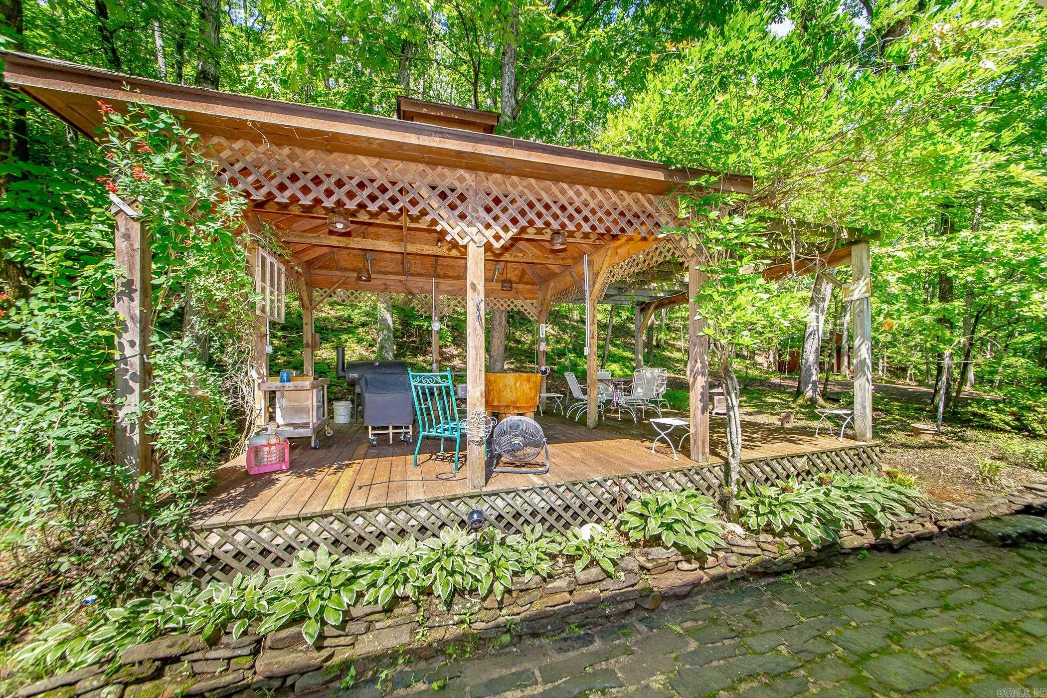 420  Shadow  Clinton, AR