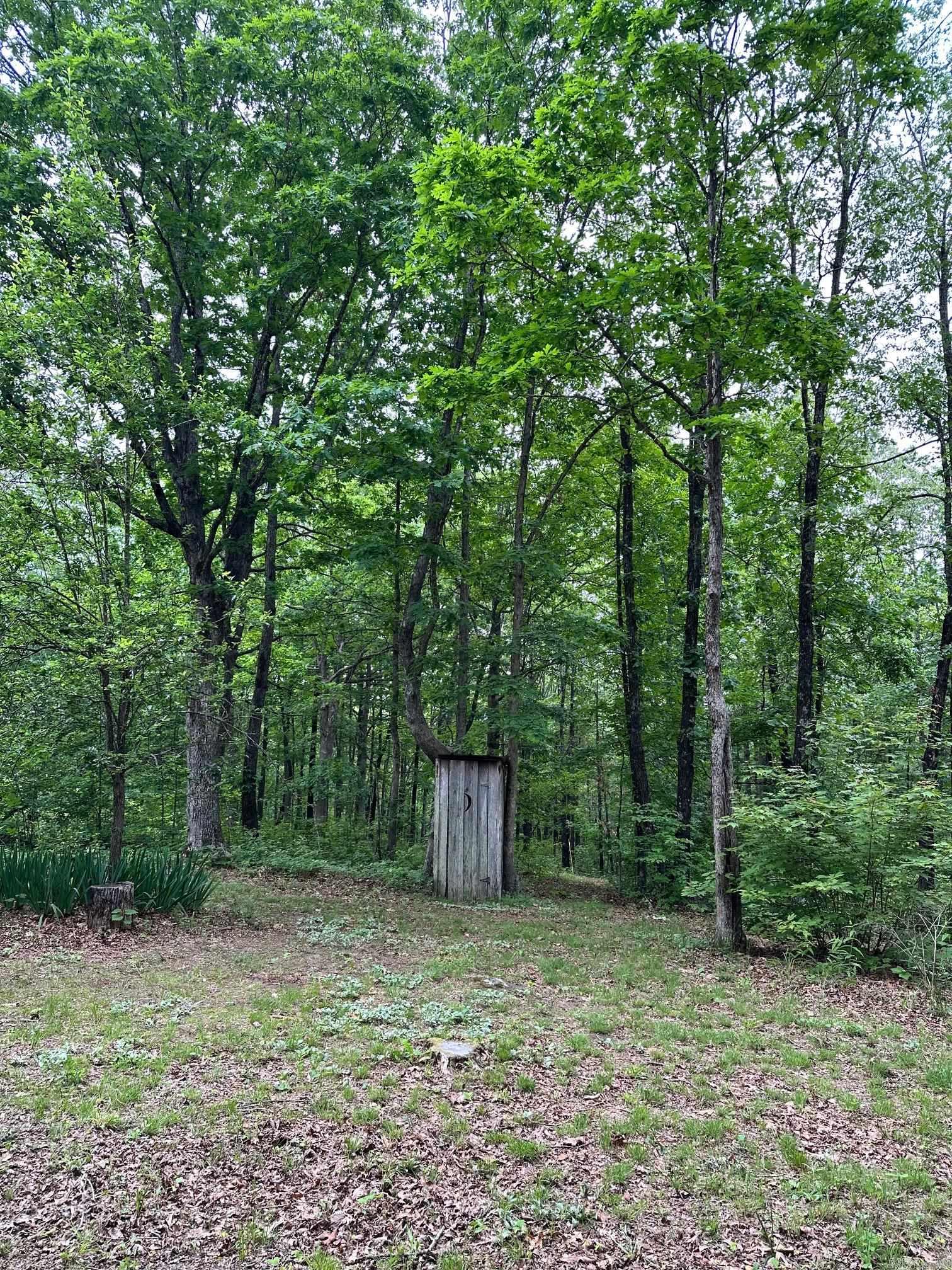 895  Ashwood Road  Clinton, AR