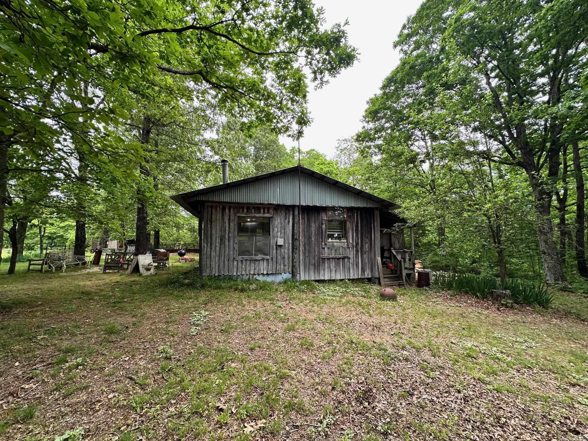 895  Ashwood Road  Clinton, AR