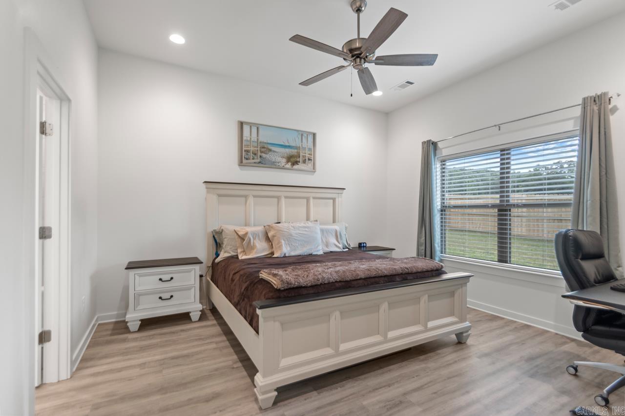 10  Oaks  Greenbrier, AR