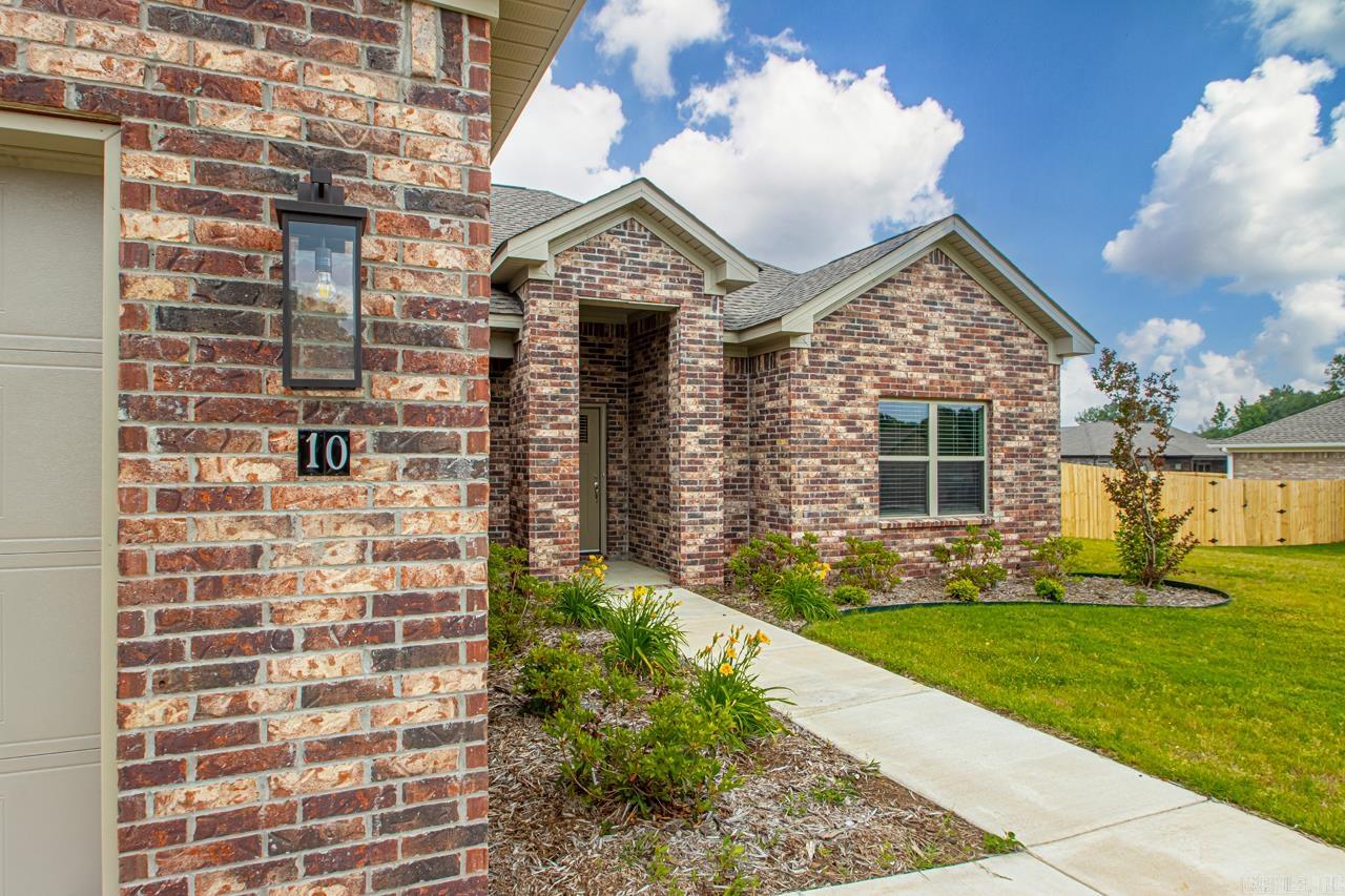 10  Oaks  Greenbrier, AR