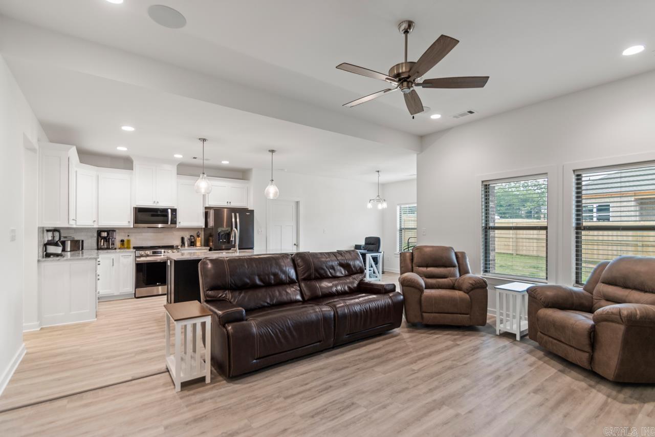 10  Oaks  Greenbrier, AR