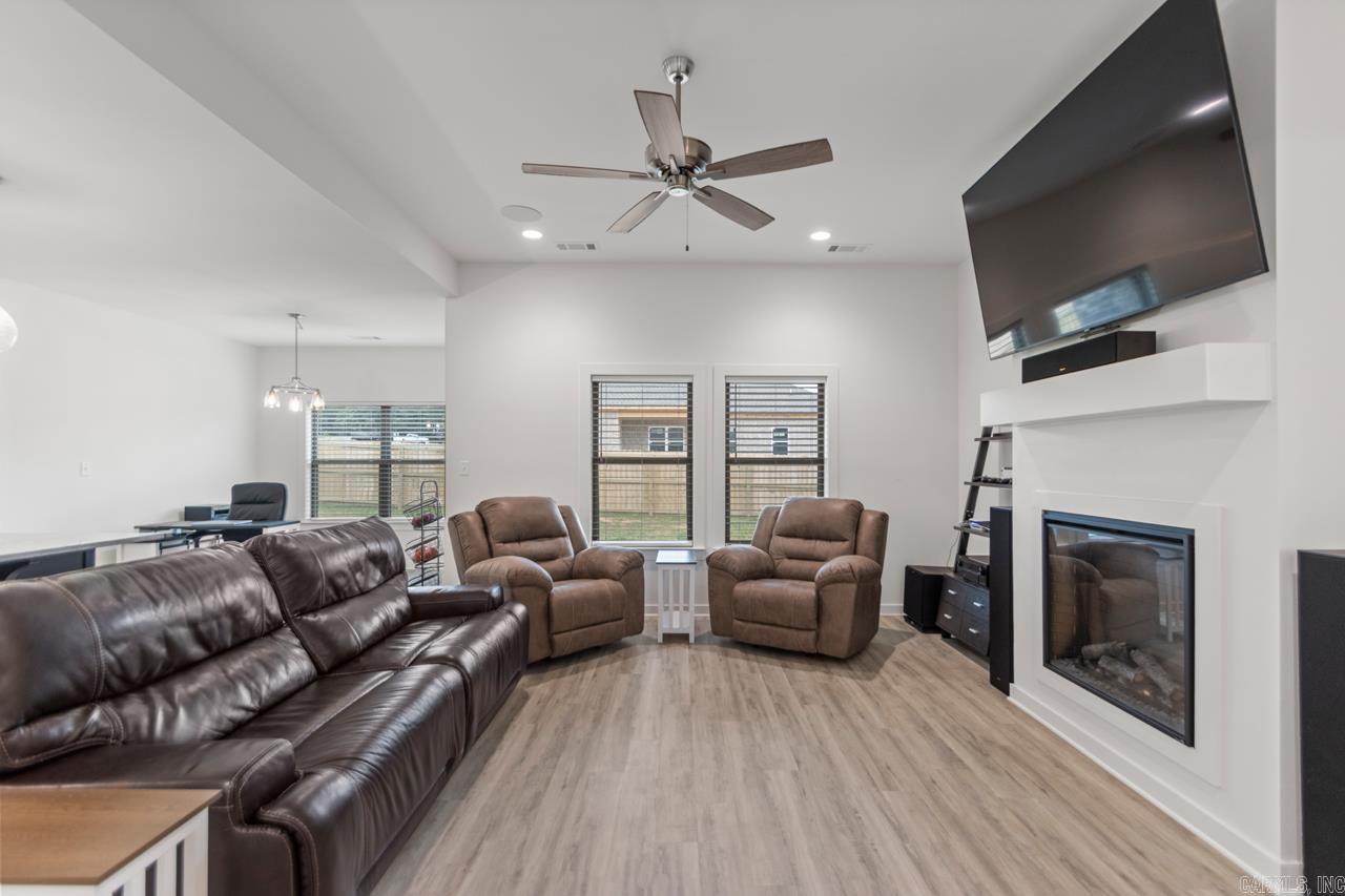 10  Oaks  Greenbrier, AR