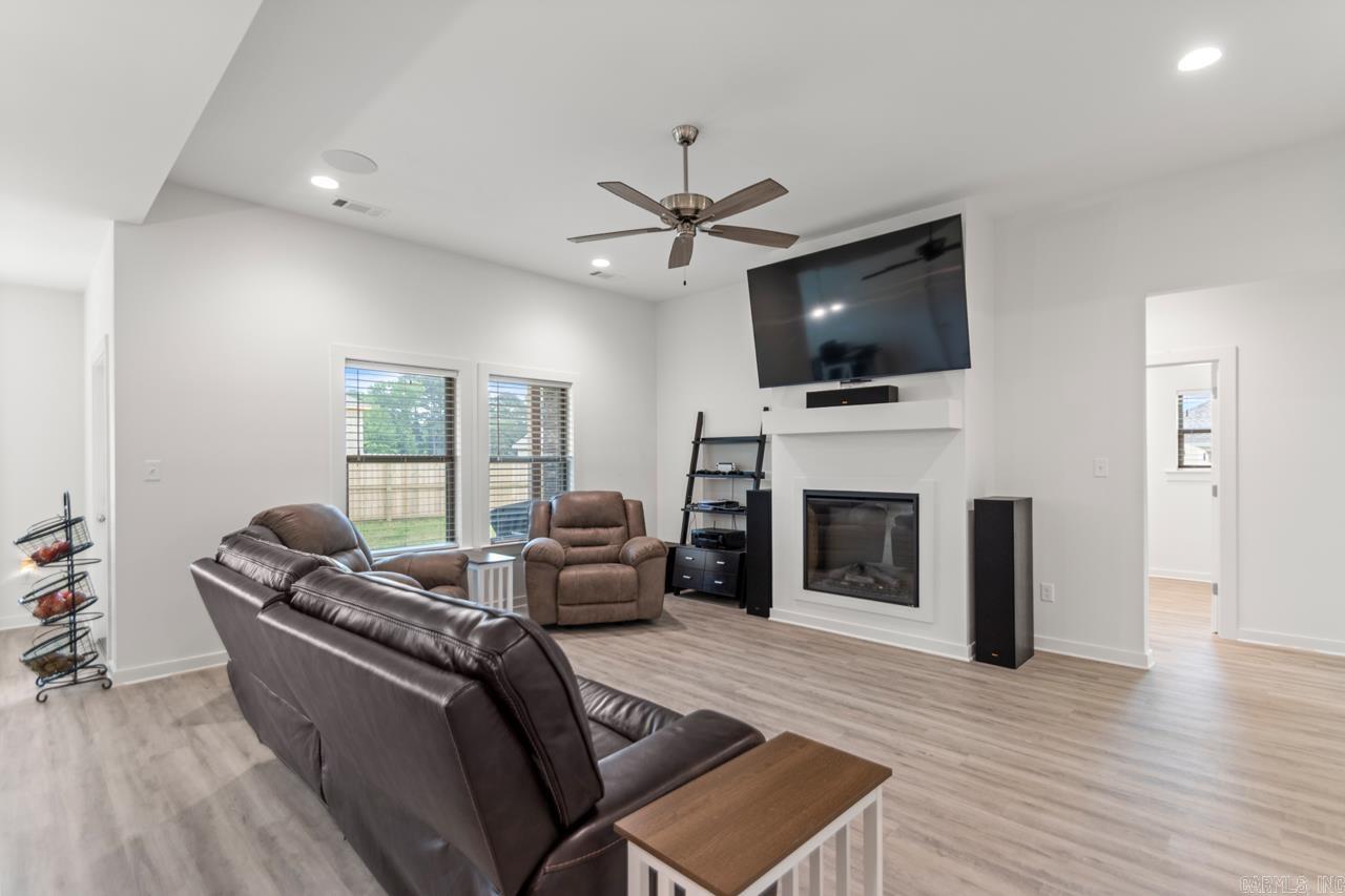10  Oaks  Greenbrier, AR