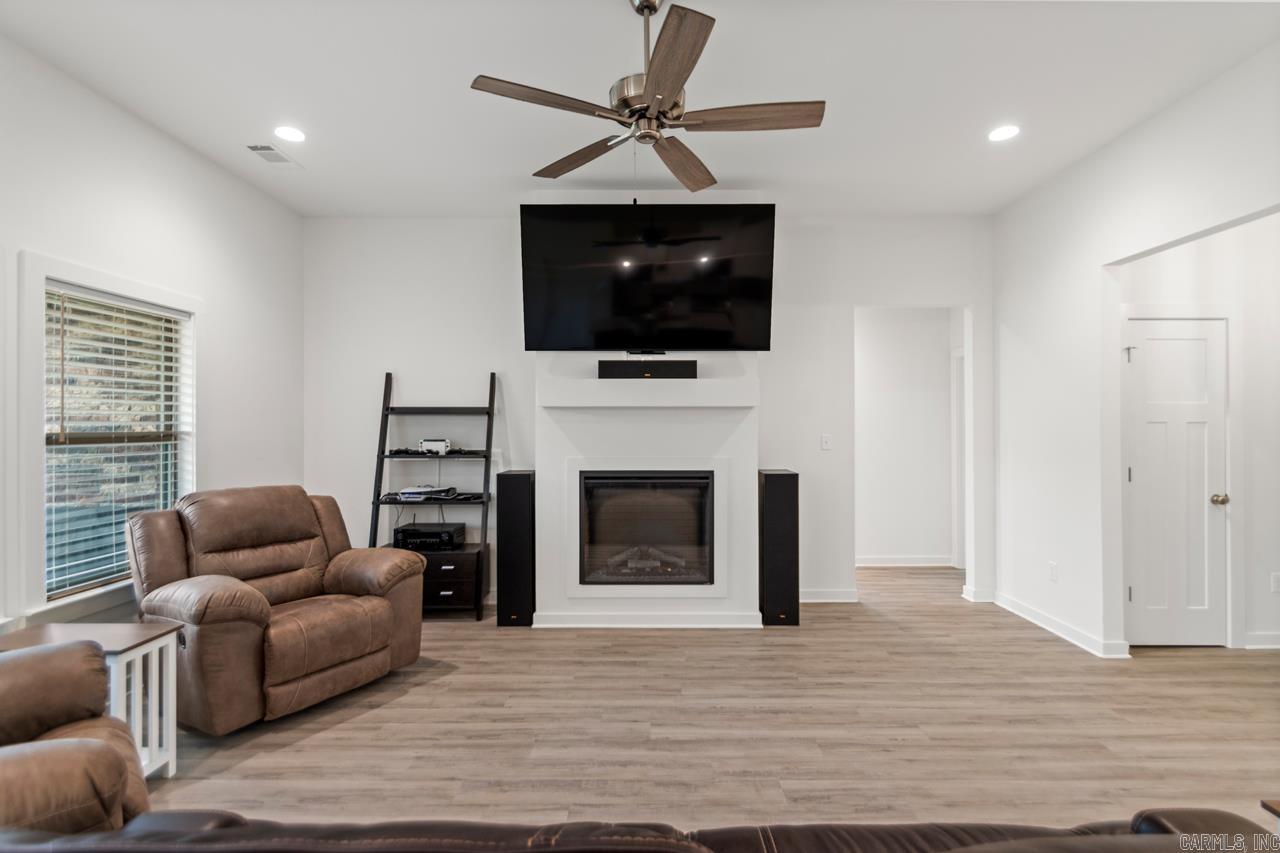 10  Oaks  Greenbrier, AR