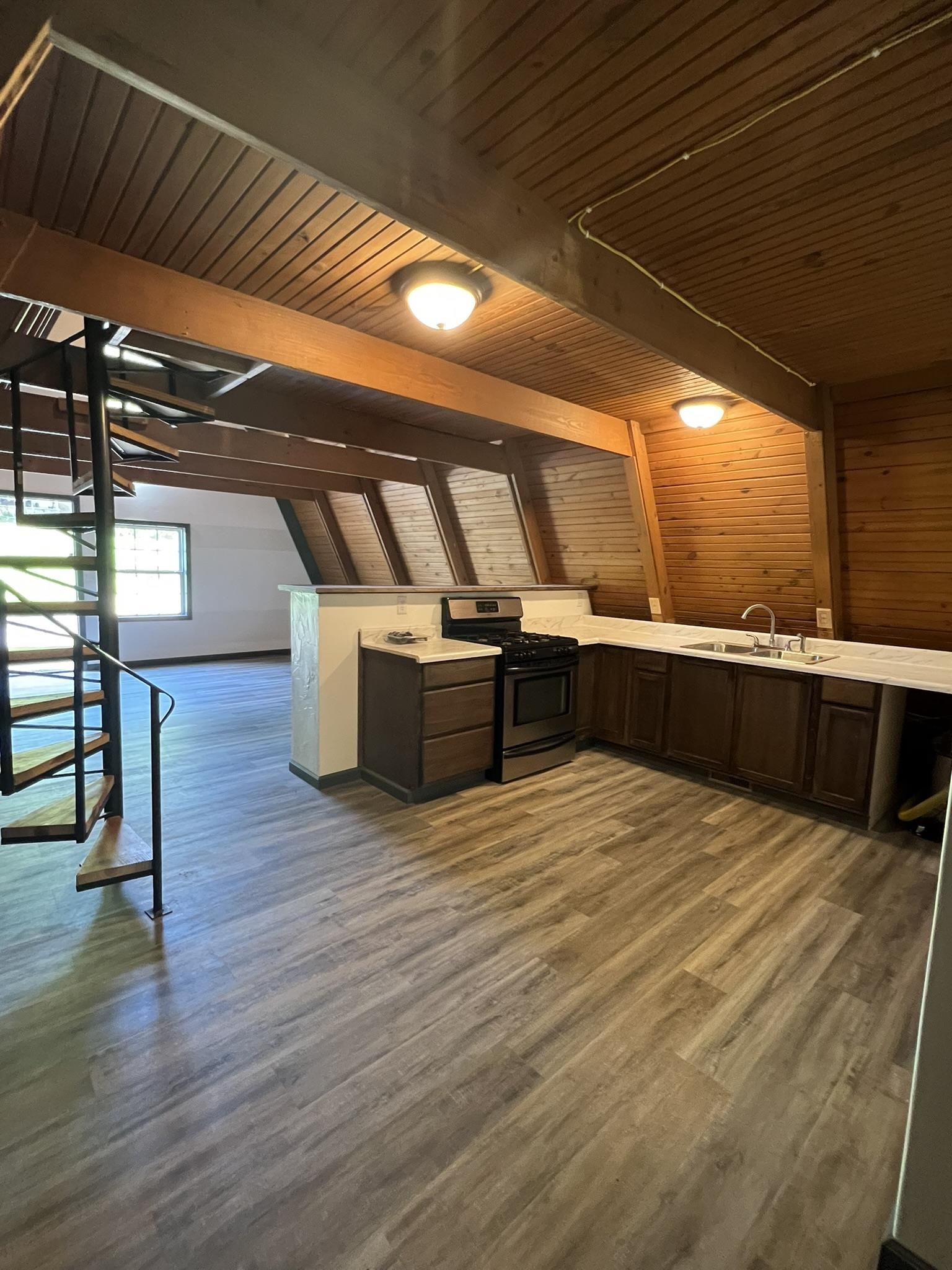 94  Circle  Melbourne, AR