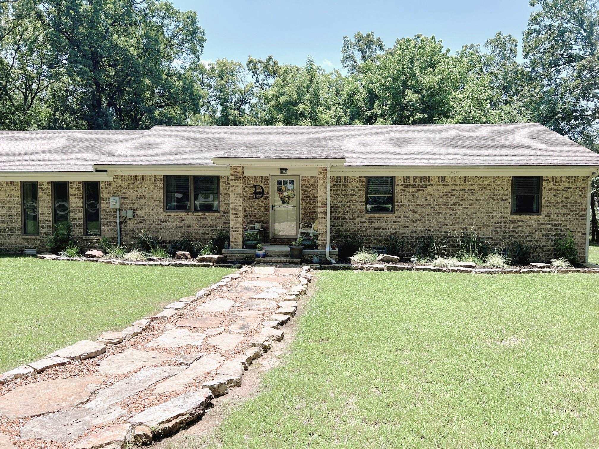 2305 Town and Country  Mountain View, AR