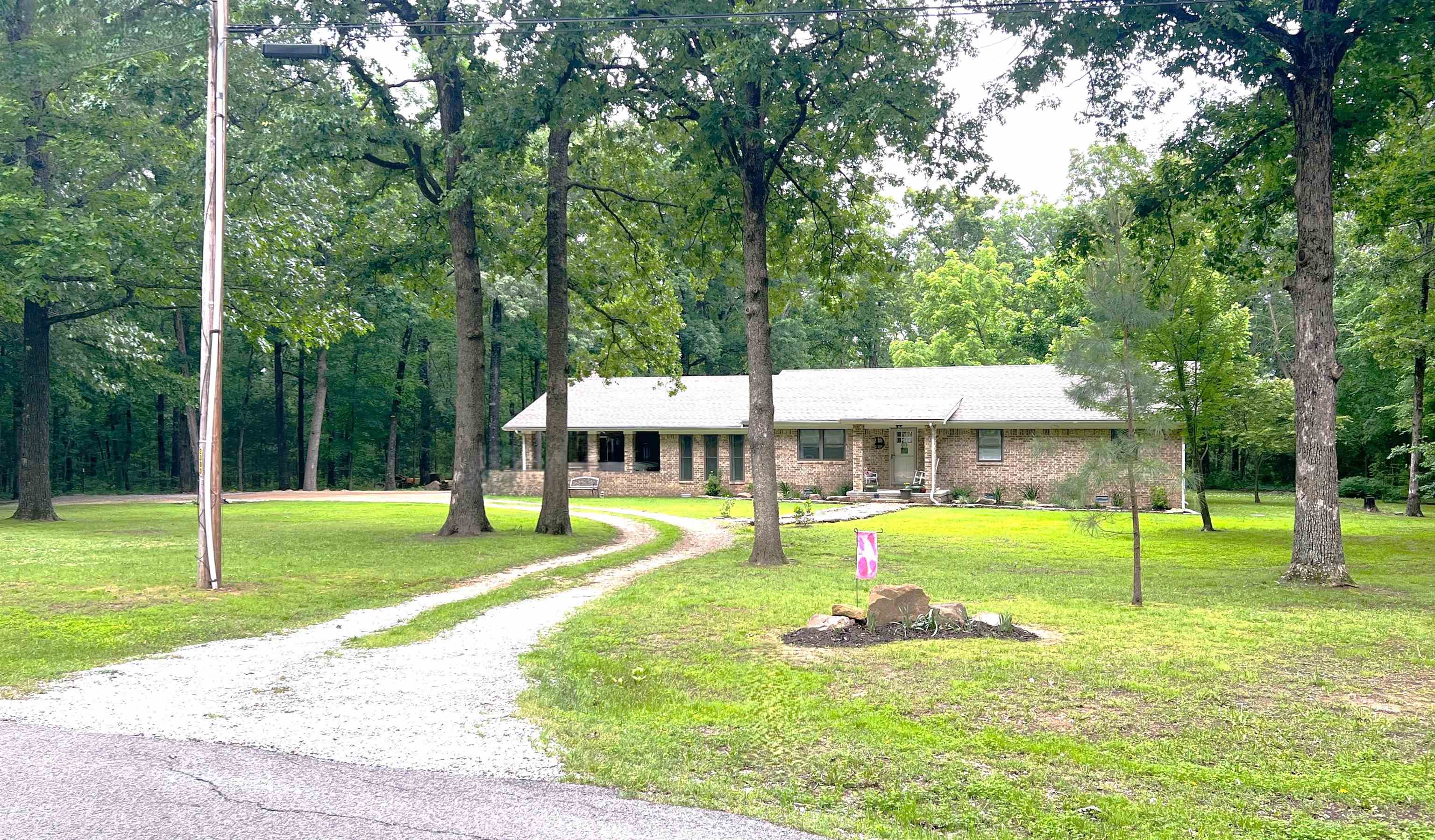 2305  Town and Country  Mountain View, AR