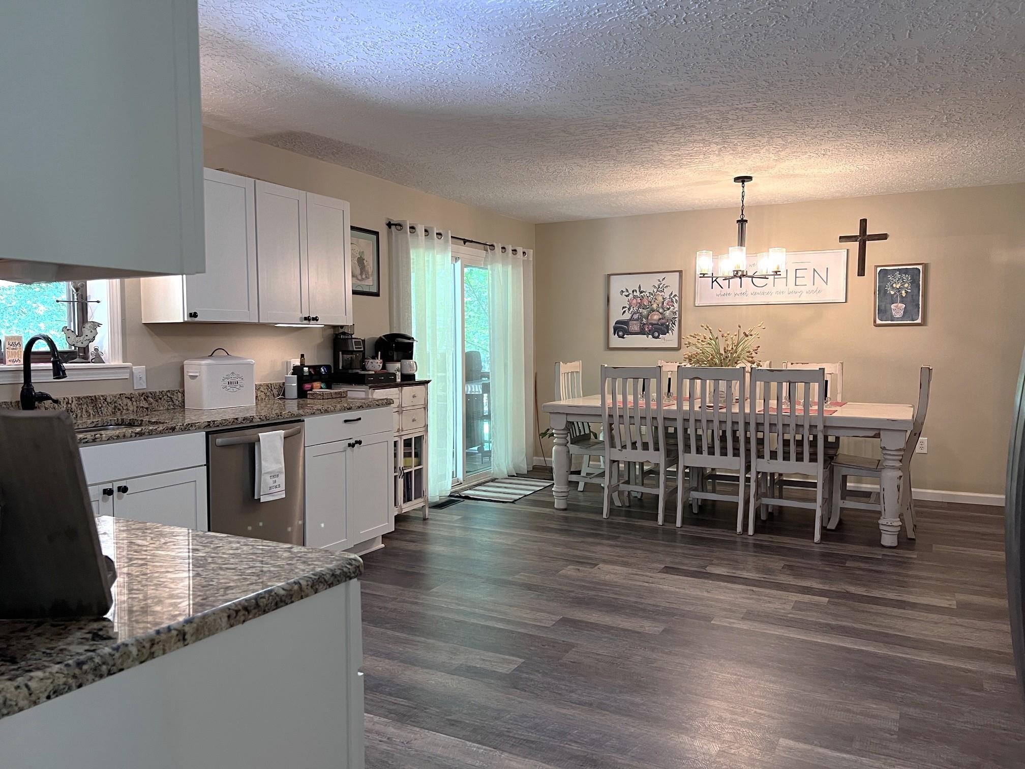 2305 Town and Country  Mountain View, AR