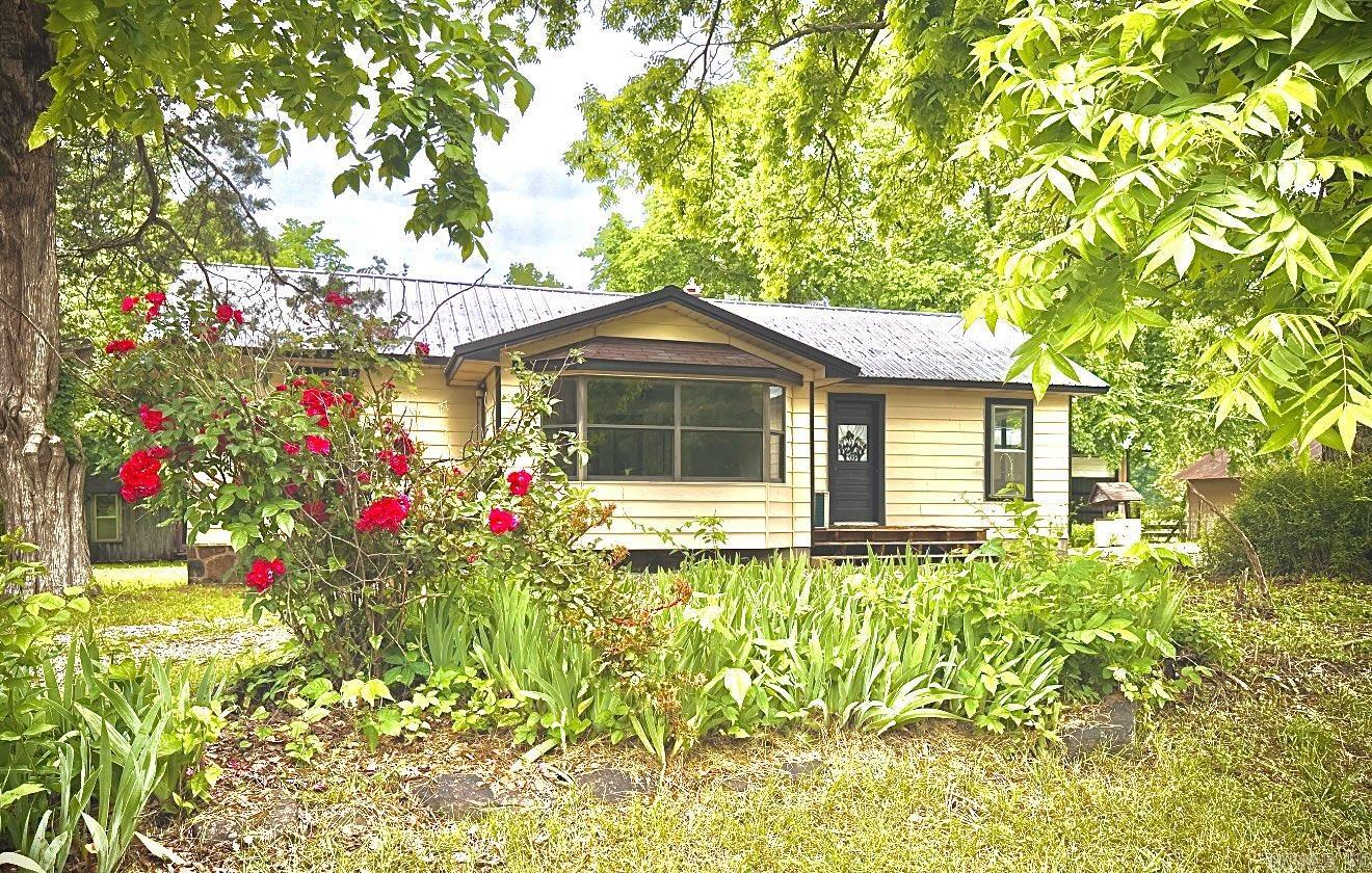 25942 E Highway 14  Mountain View, AR