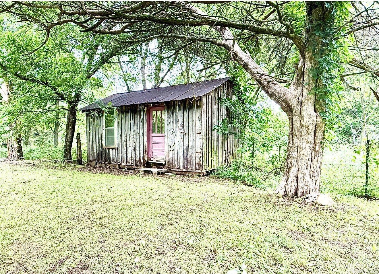 25942 E Highway 14  Mountain View, AR
