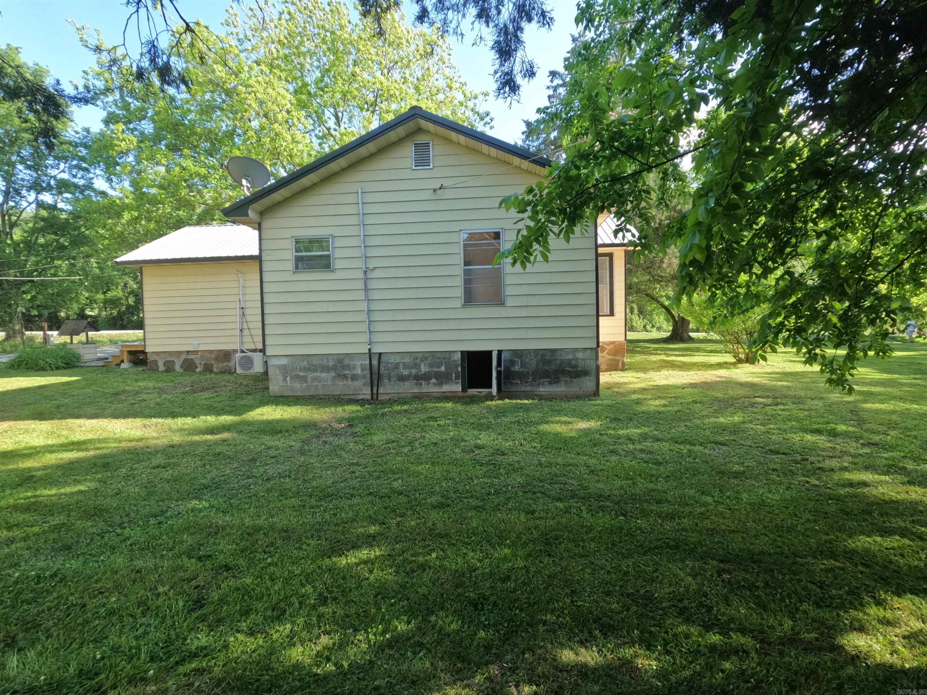 25942 E Highway 14  Mountain View, AR