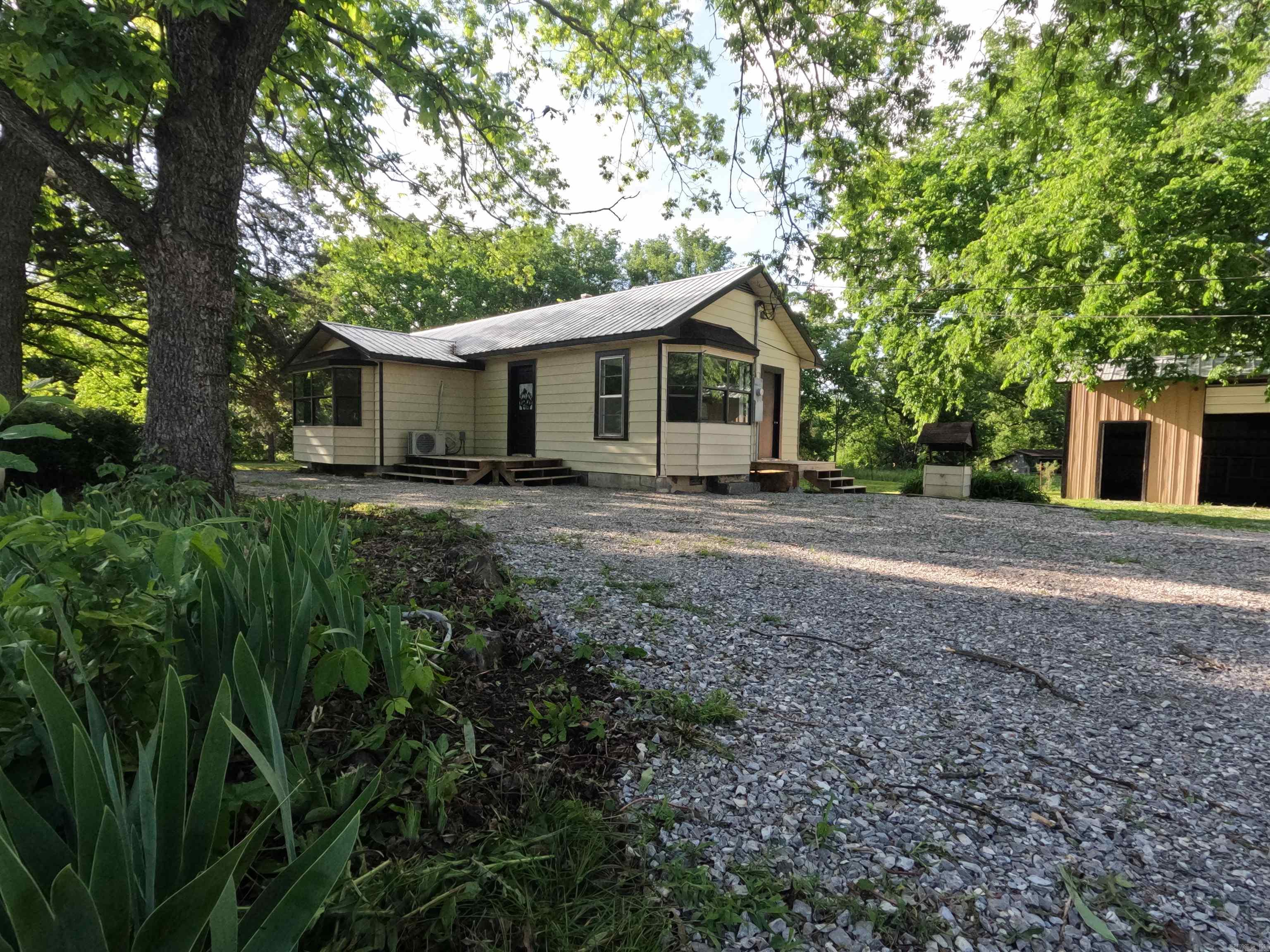 25942 E Highway 14  Mountain View, AR