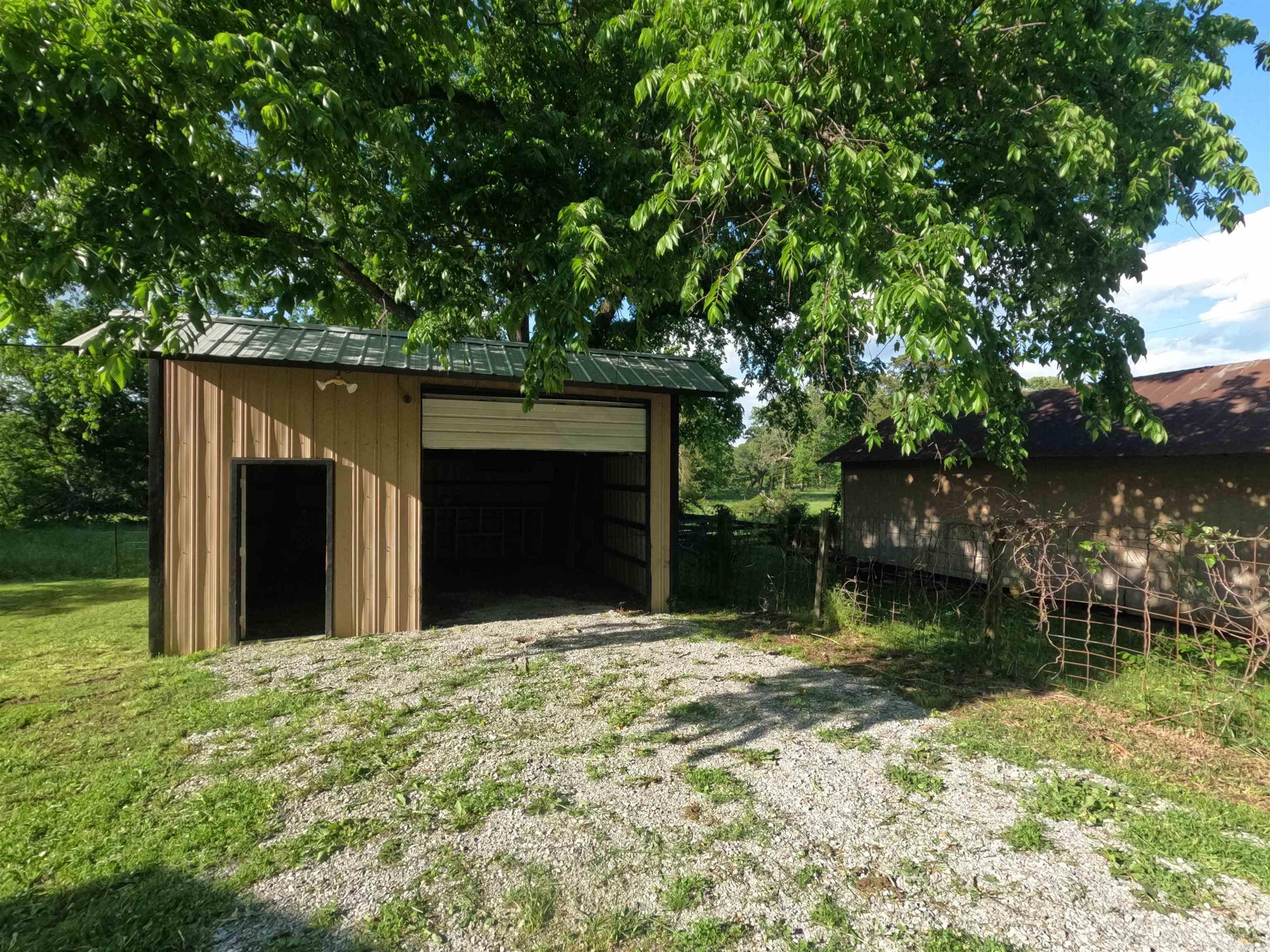 25942 E Highway 14  Mountain View, AR