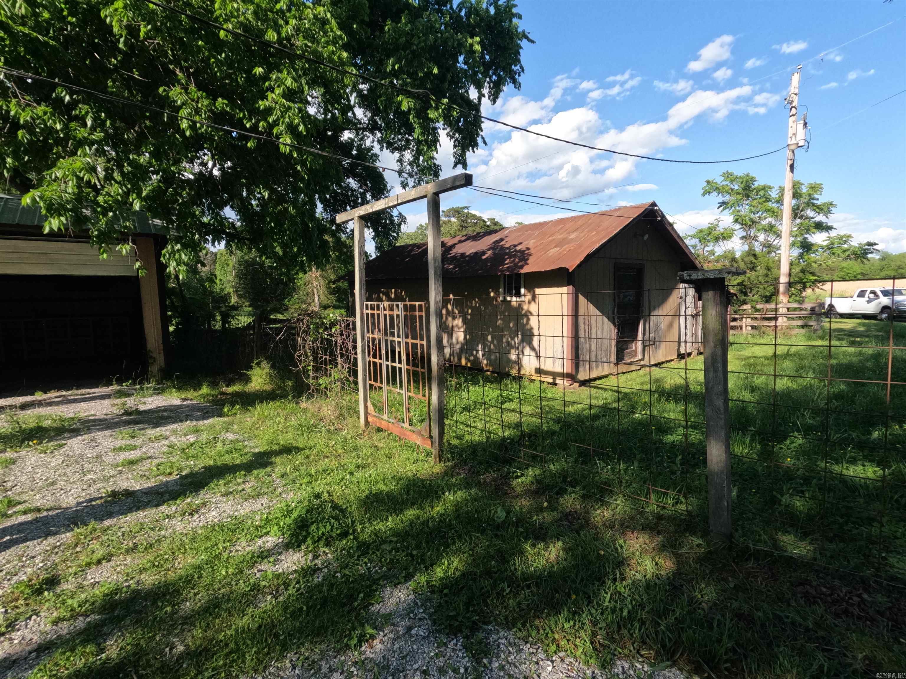 25942 E Highway 14  Mountain View, AR