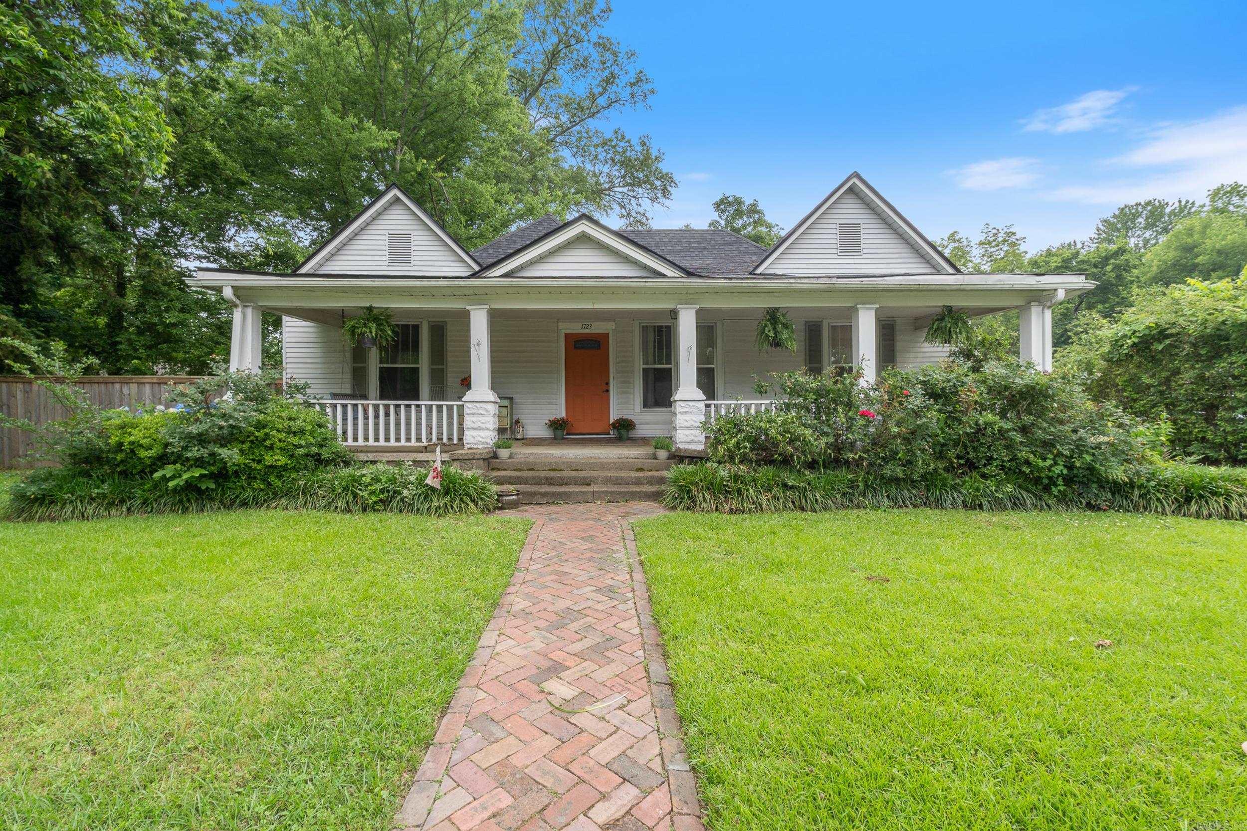 1723  Caldwell  Conway, AR