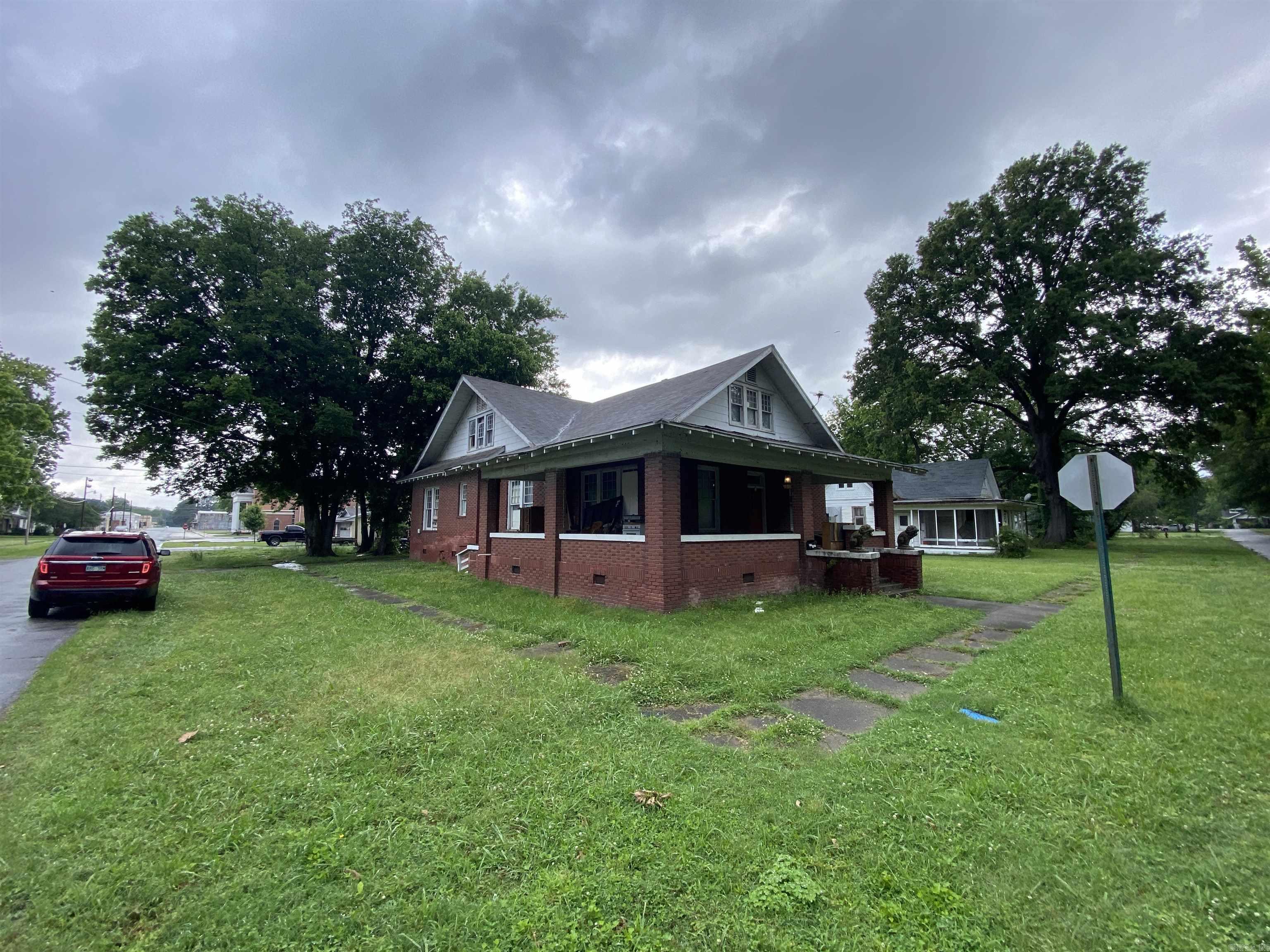 101 NE 4th  England, AR