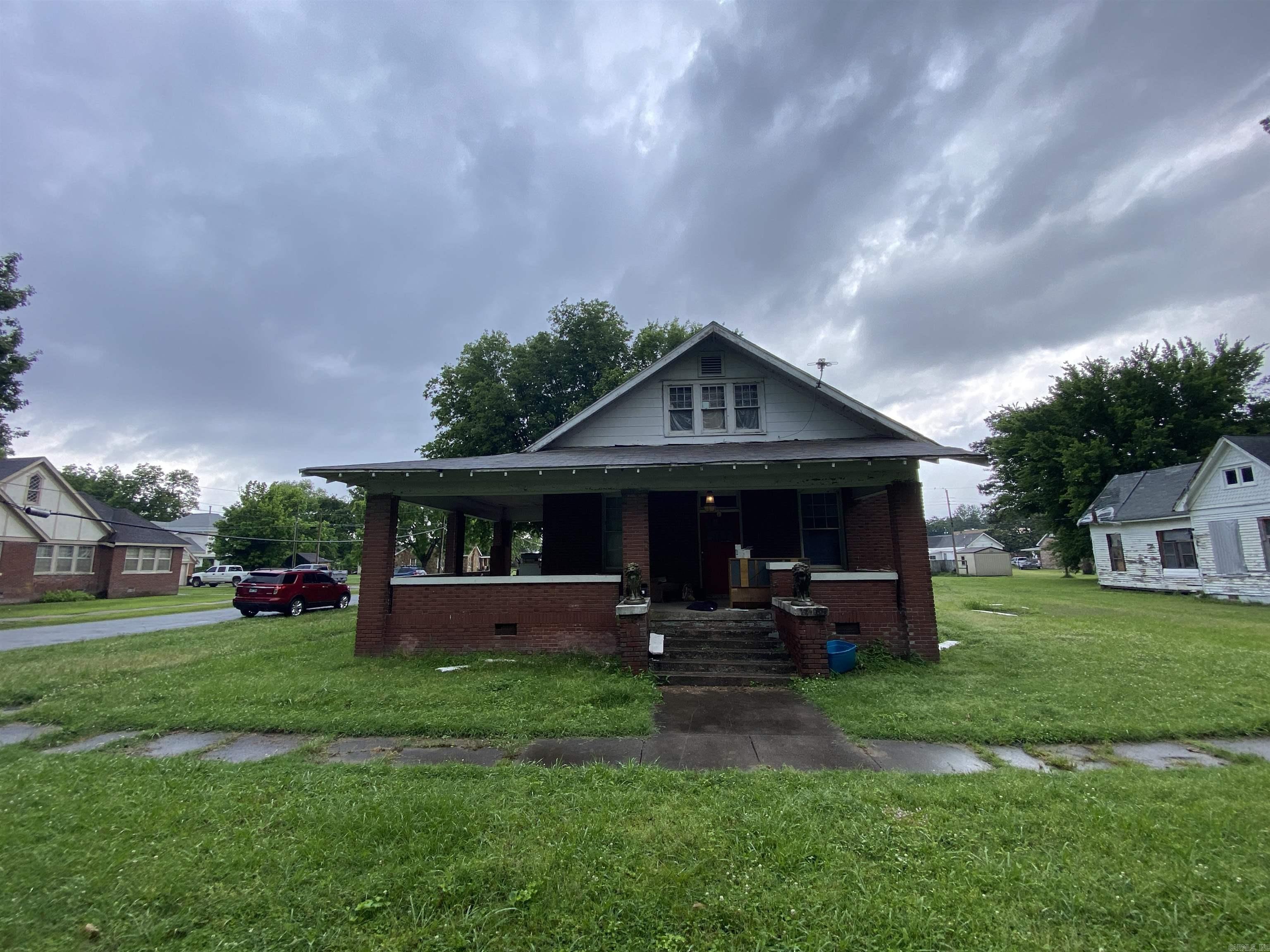 101 NE 4th  England, AR