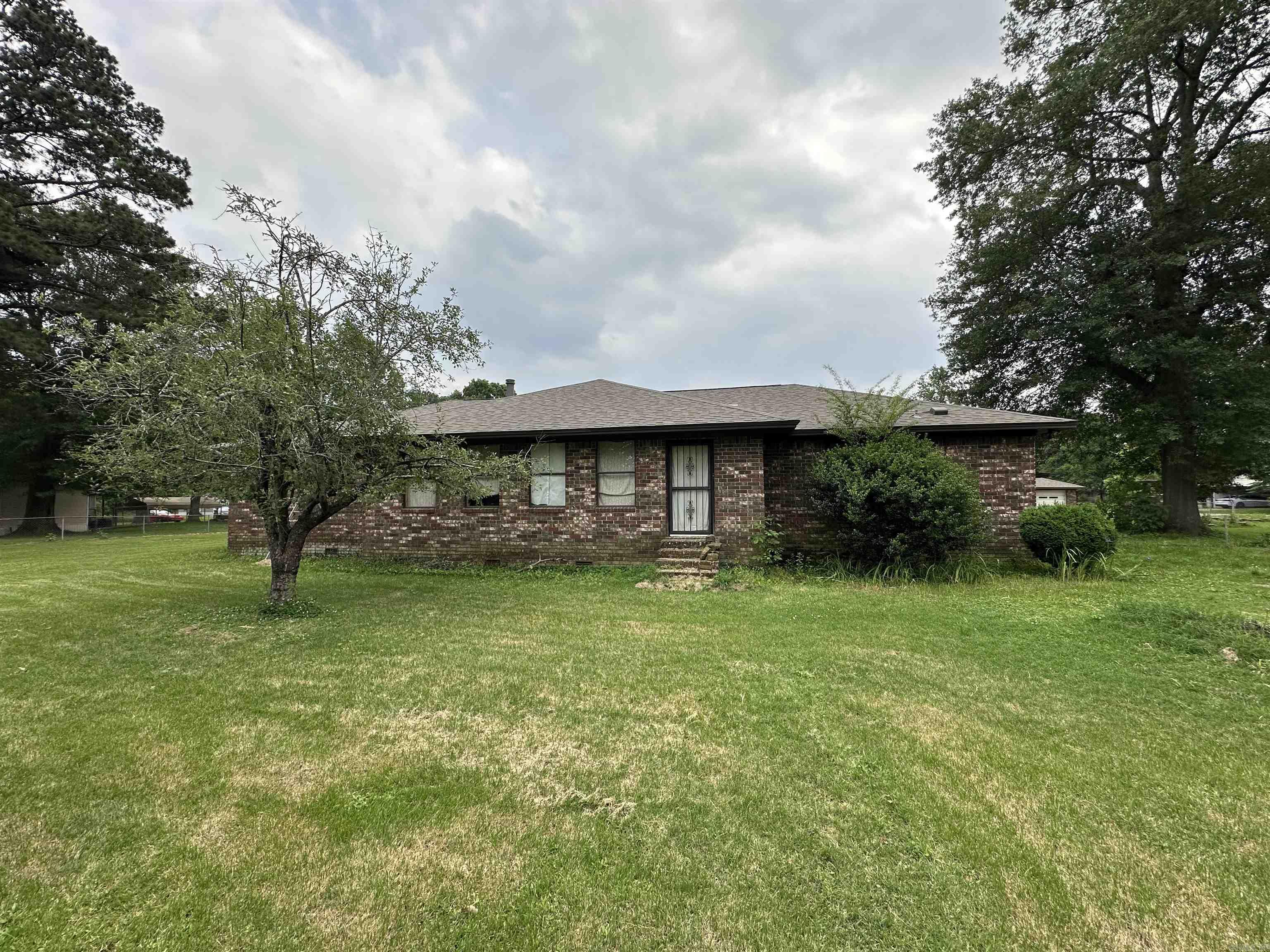 303 W Curran  Des Arc, AR