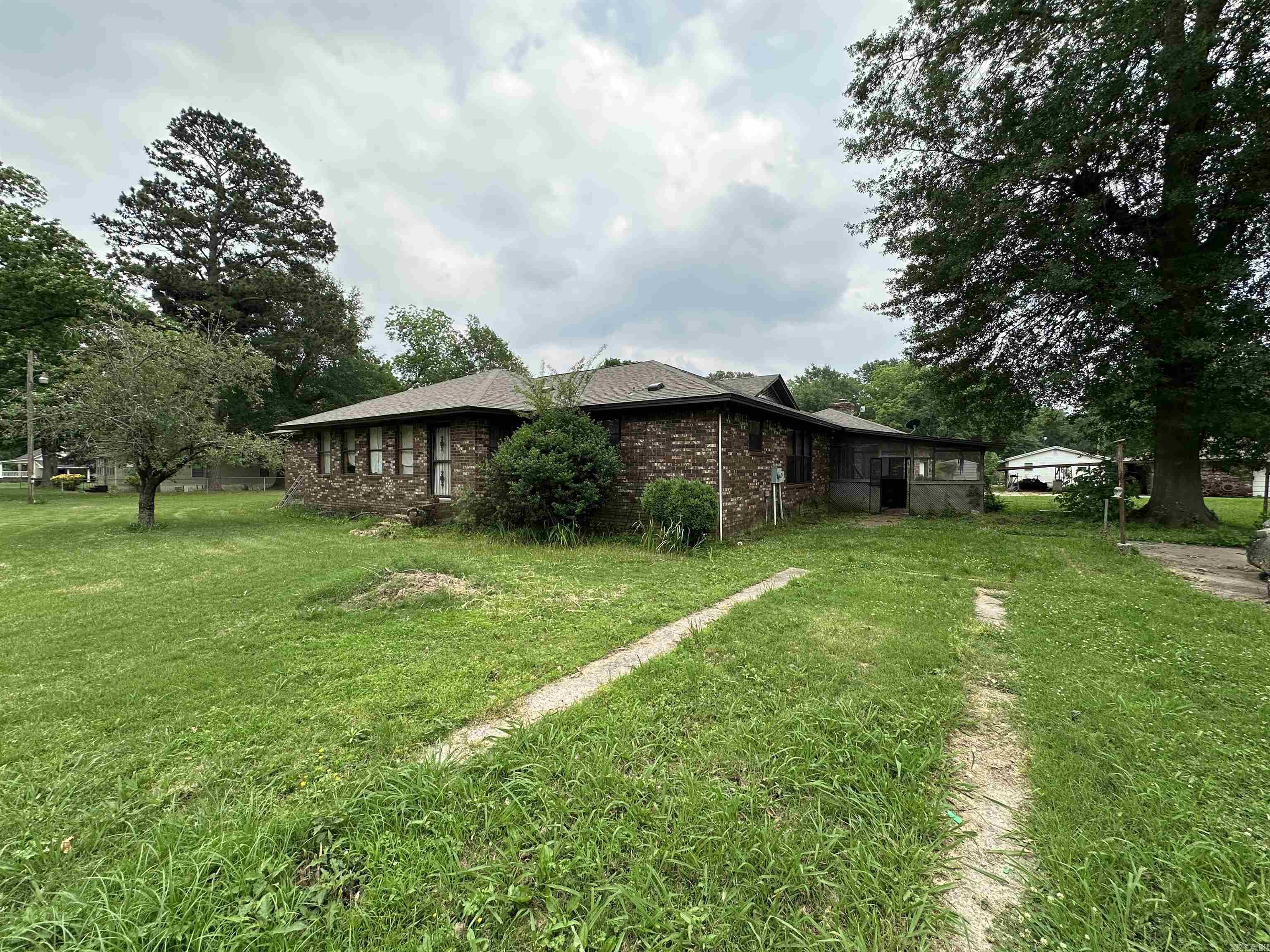 303 W Curran  Des Arc, AR