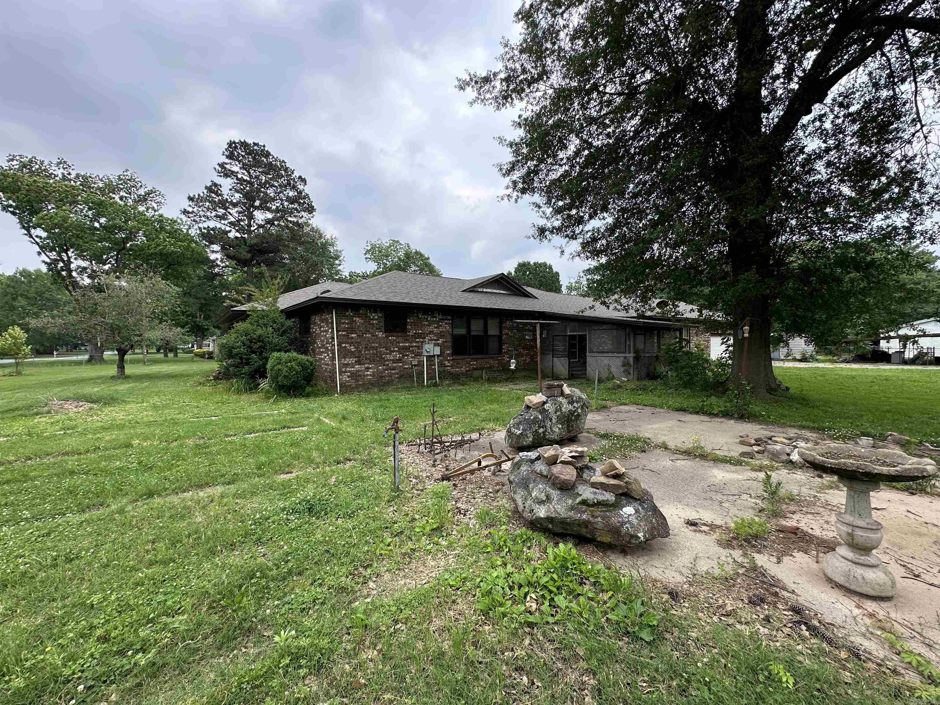 303 W Curran  Des Arc, AR