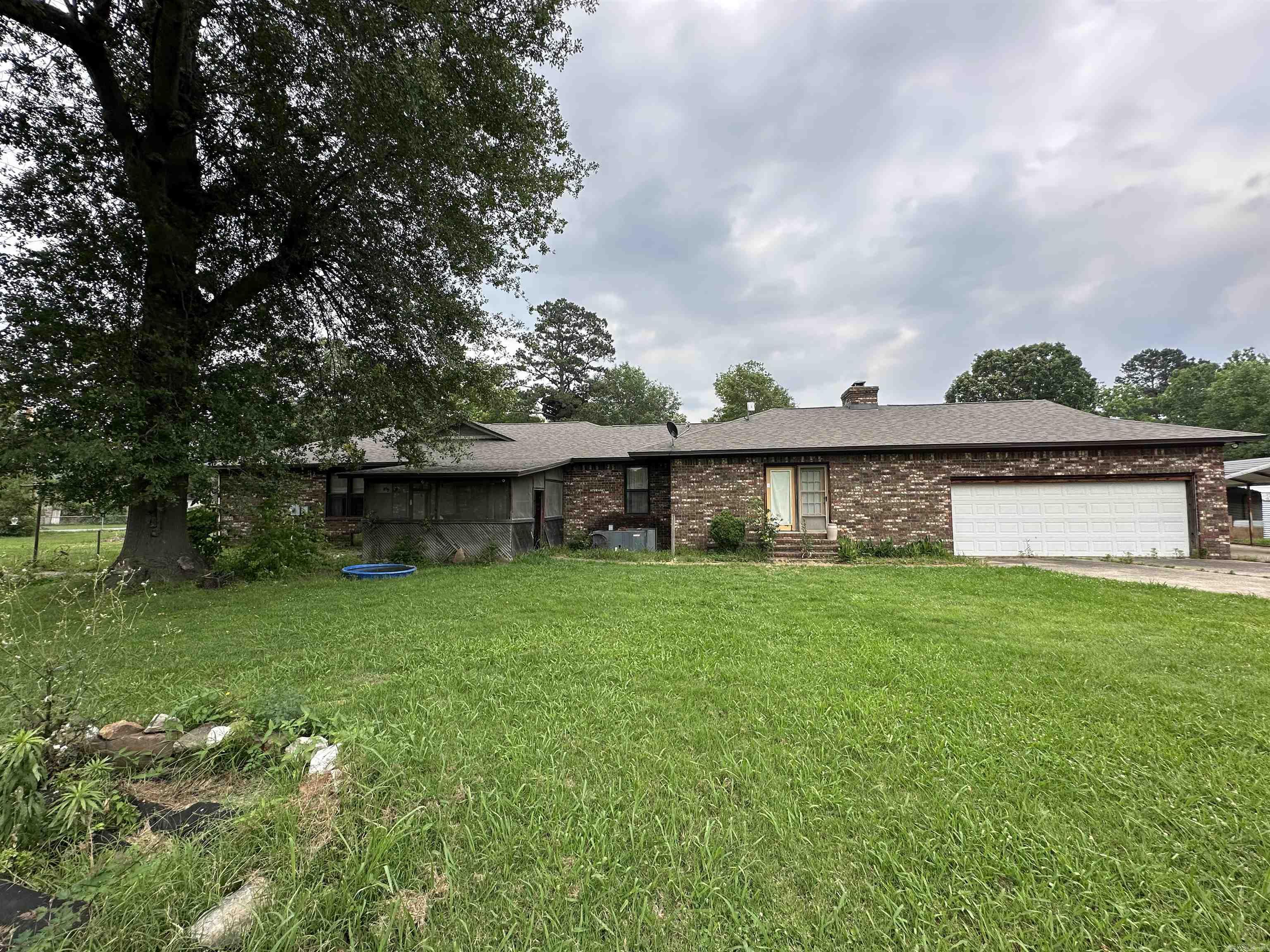 303 W Curran  Des Arc, AR