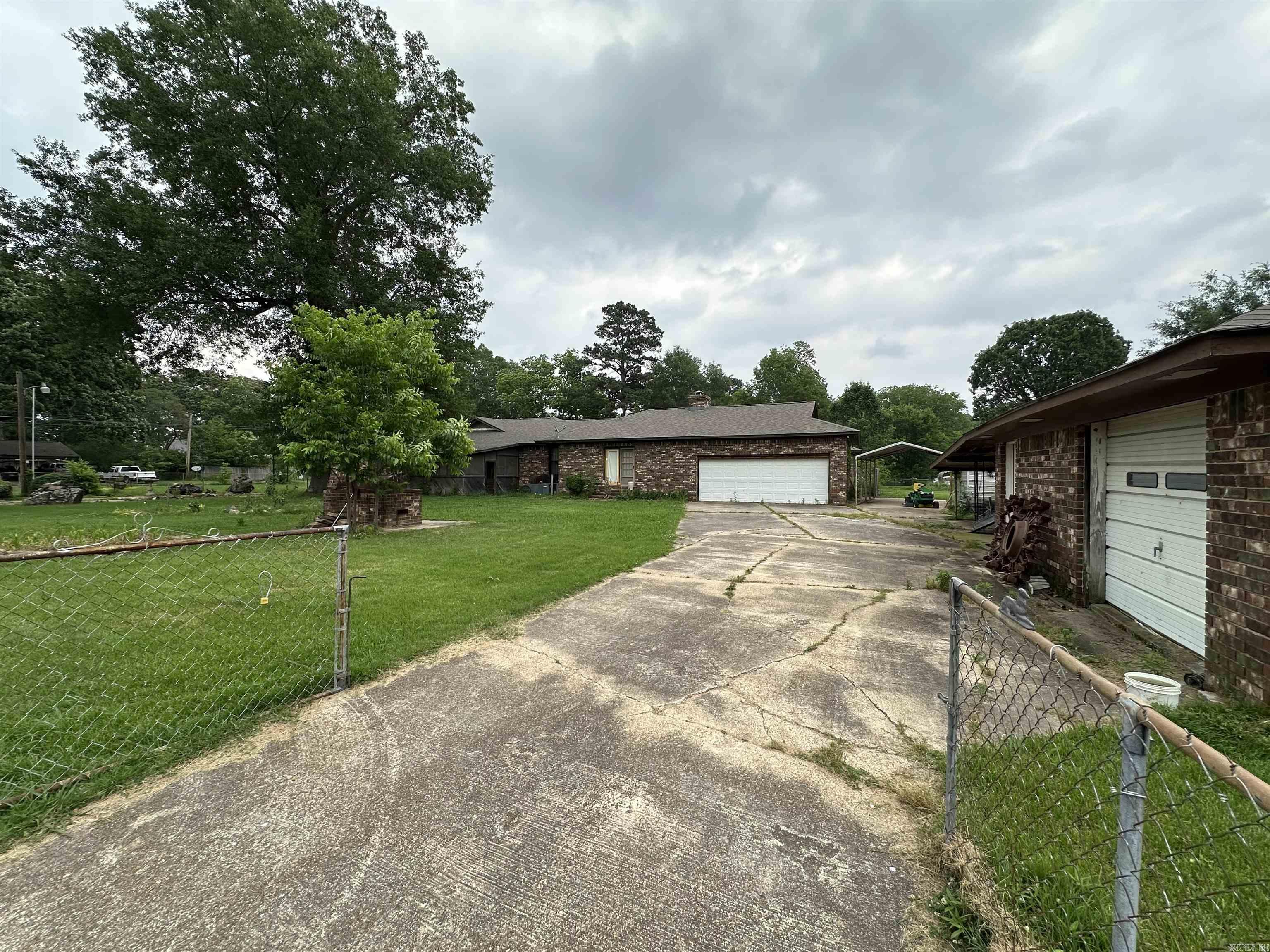 303 W Curran  Des Arc, AR