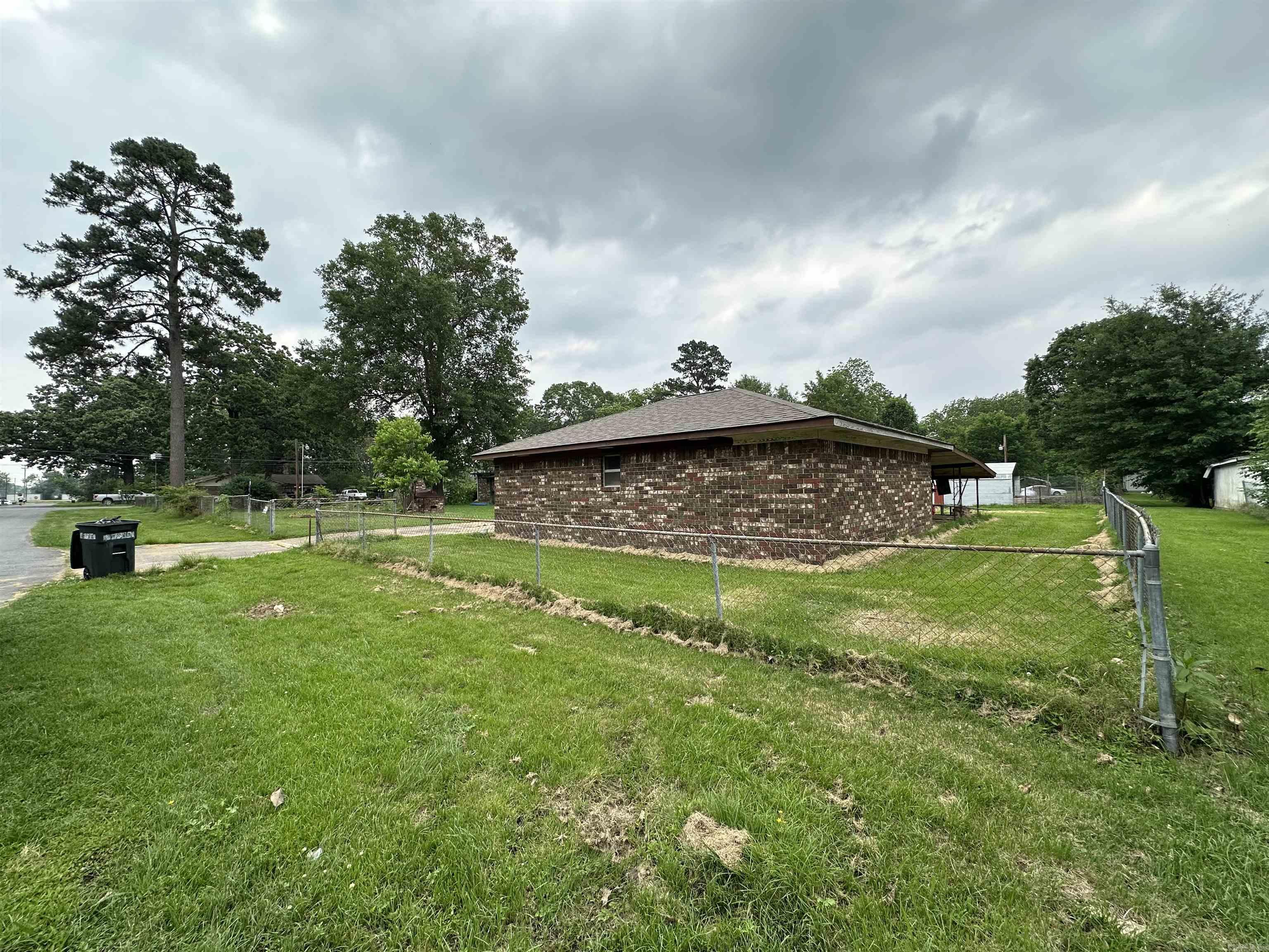 303 W Curran  Des Arc, AR