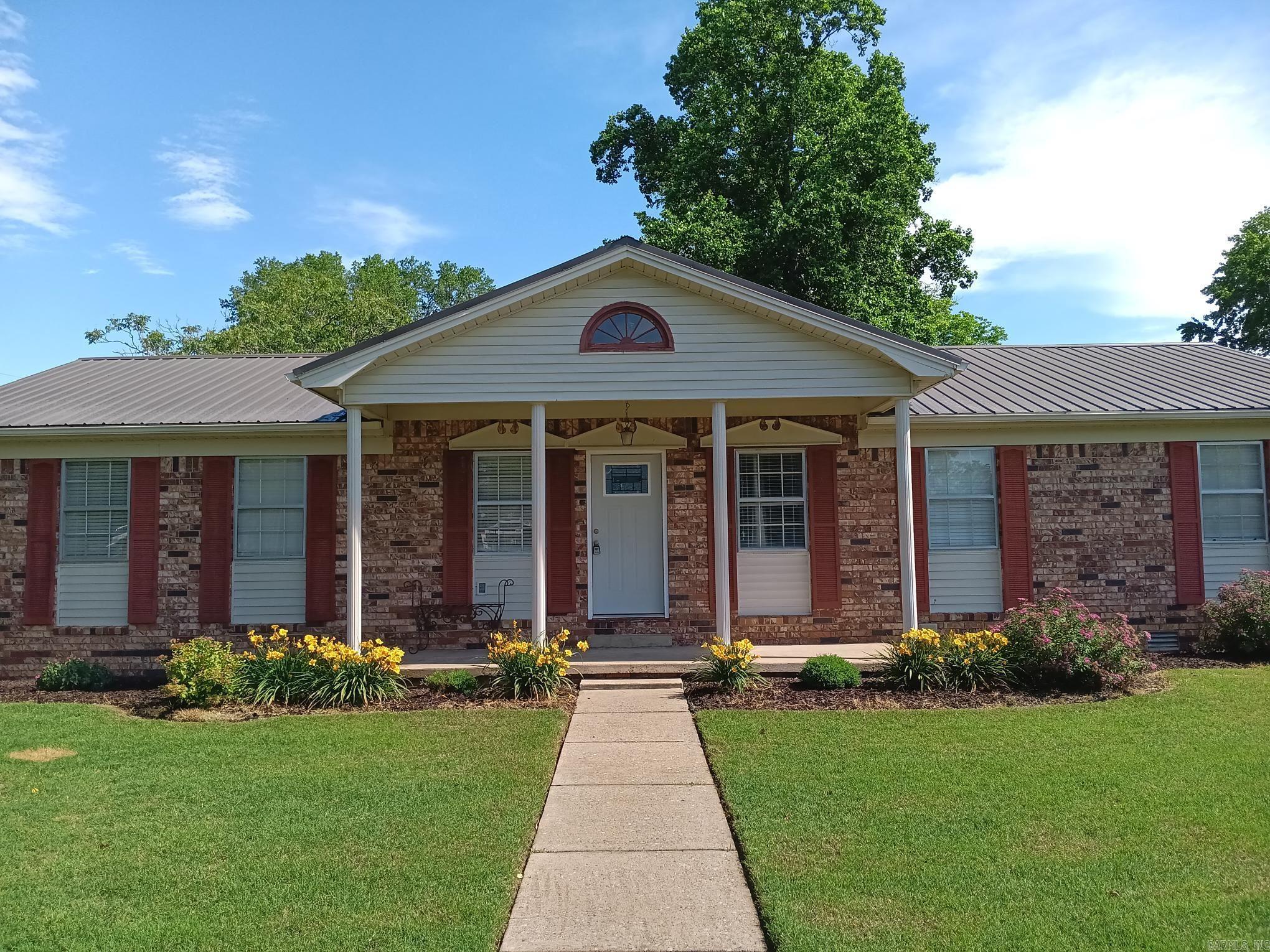 162 Cloverdale