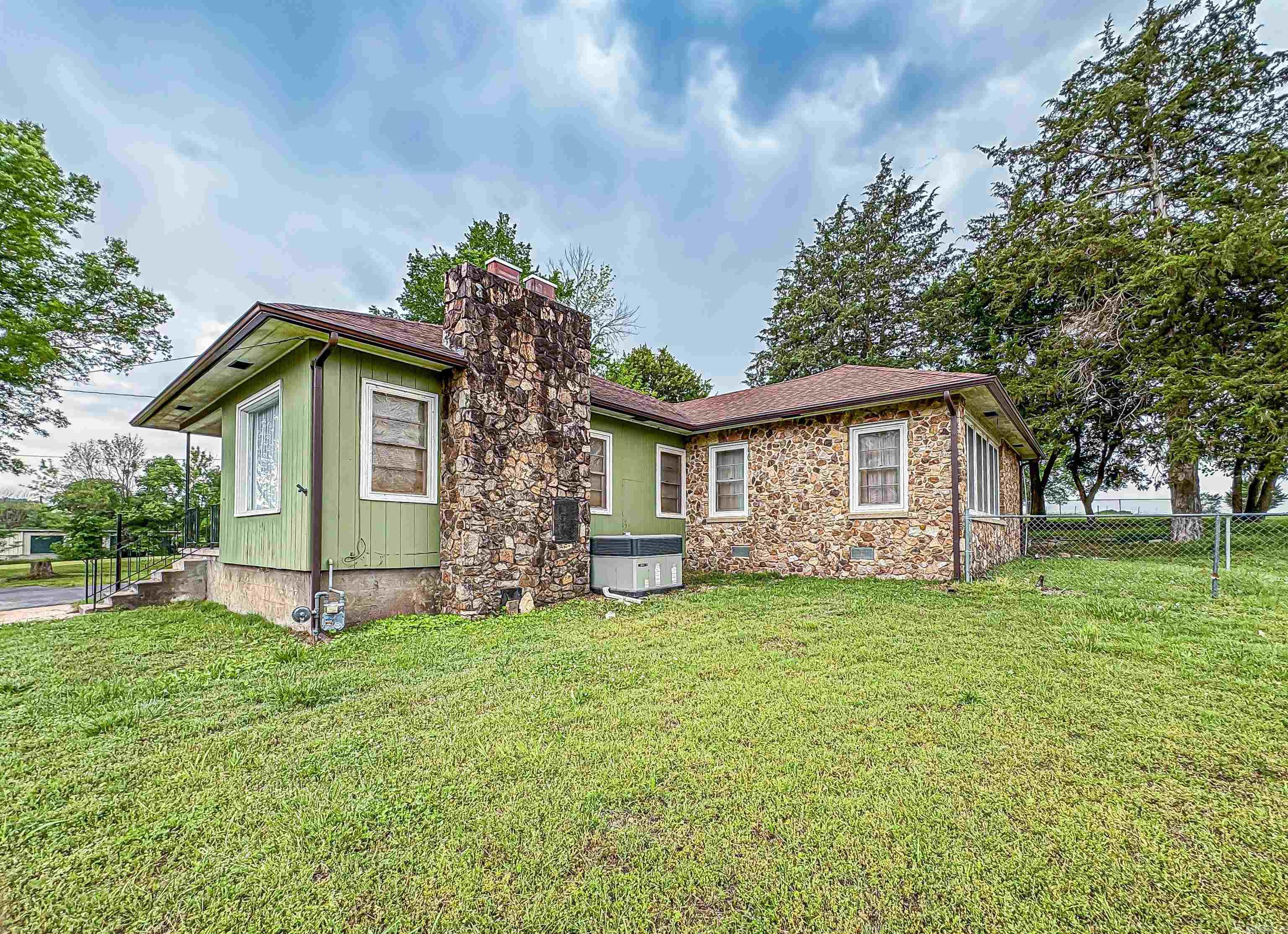 448 S Hwy 14  Yellville, AR