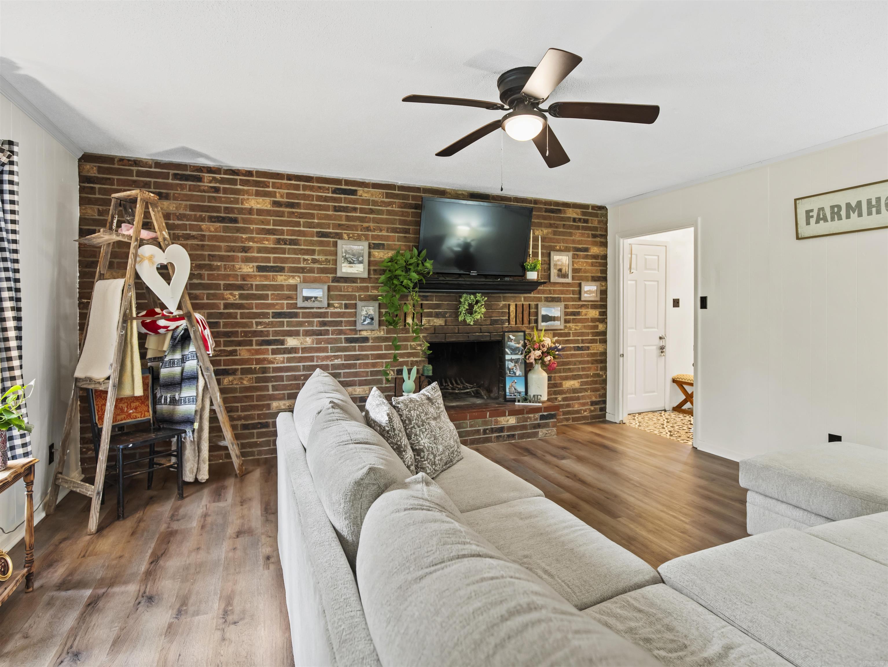 944 W Glazypeau  Hot Springs, AR