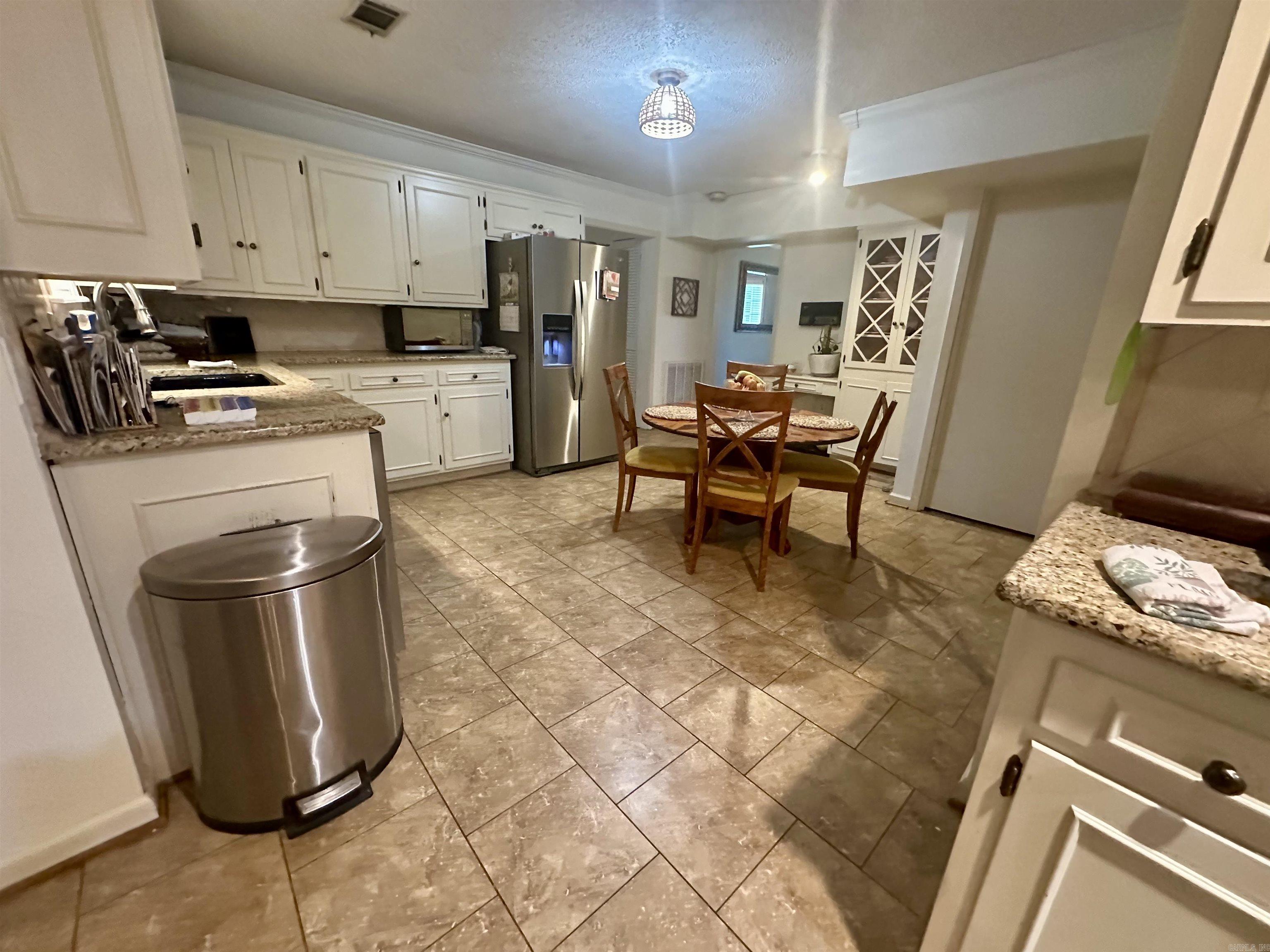 2711 W Beebe Capps Expy  Searcy, AR