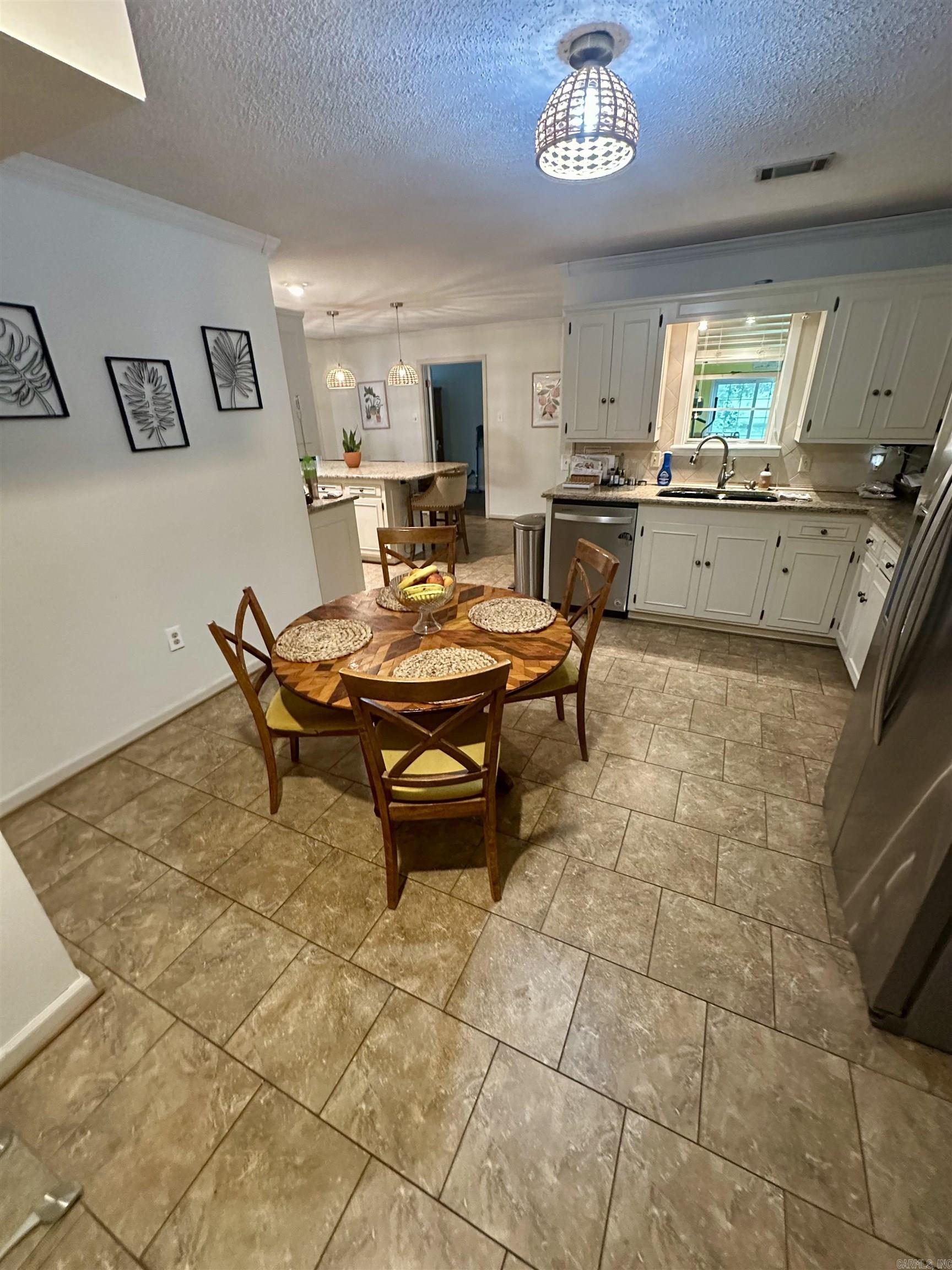 2711 W Beebe Capps Expy  Searcy, AR