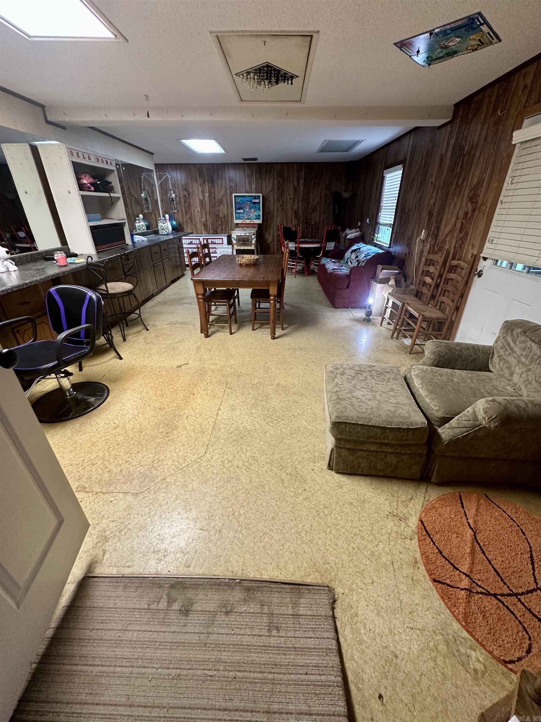 2711 W Beebe Capps Expy  Searcy, AR