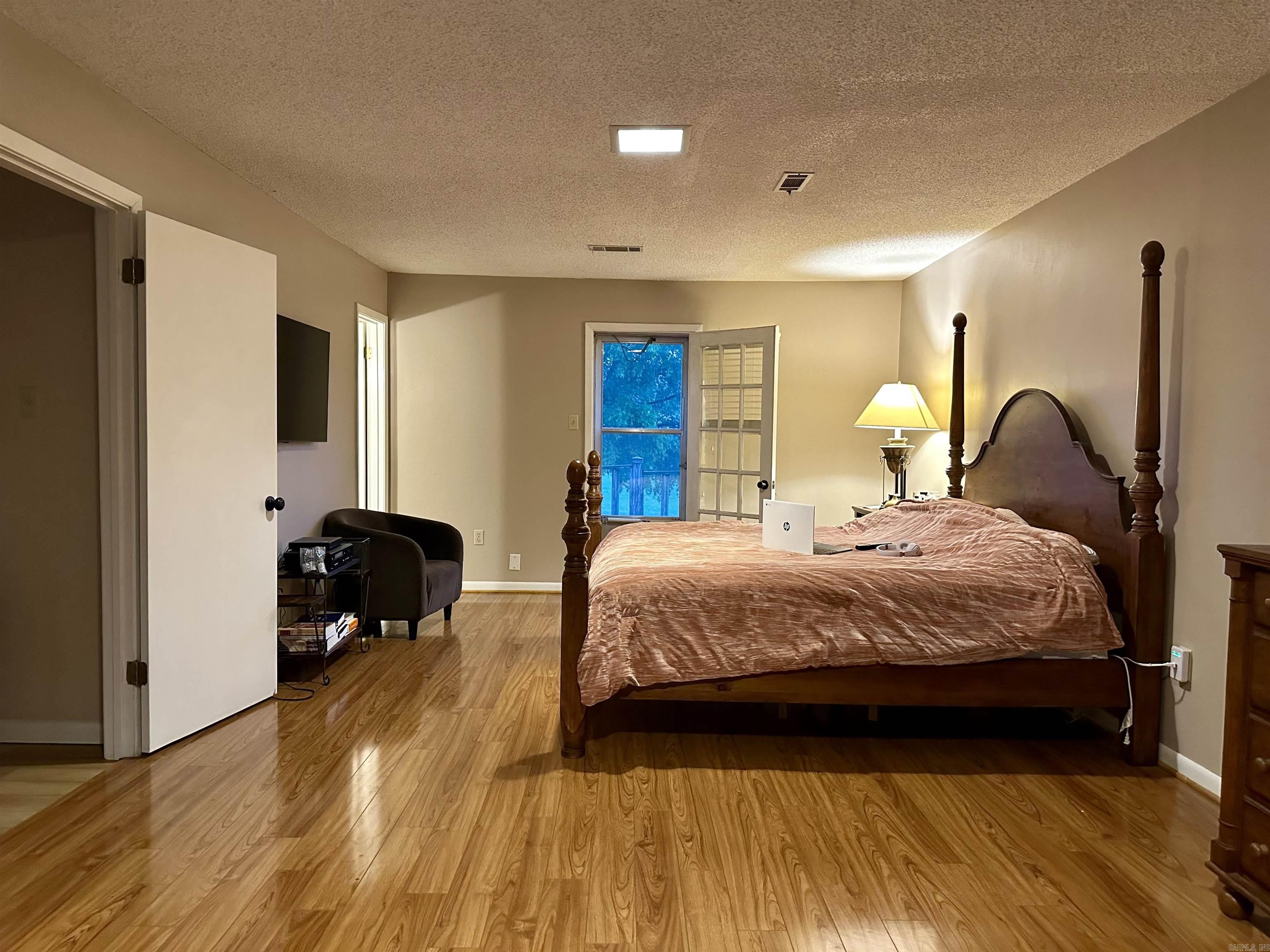 2711 W Beebe Capps Expy  Searcy, AR