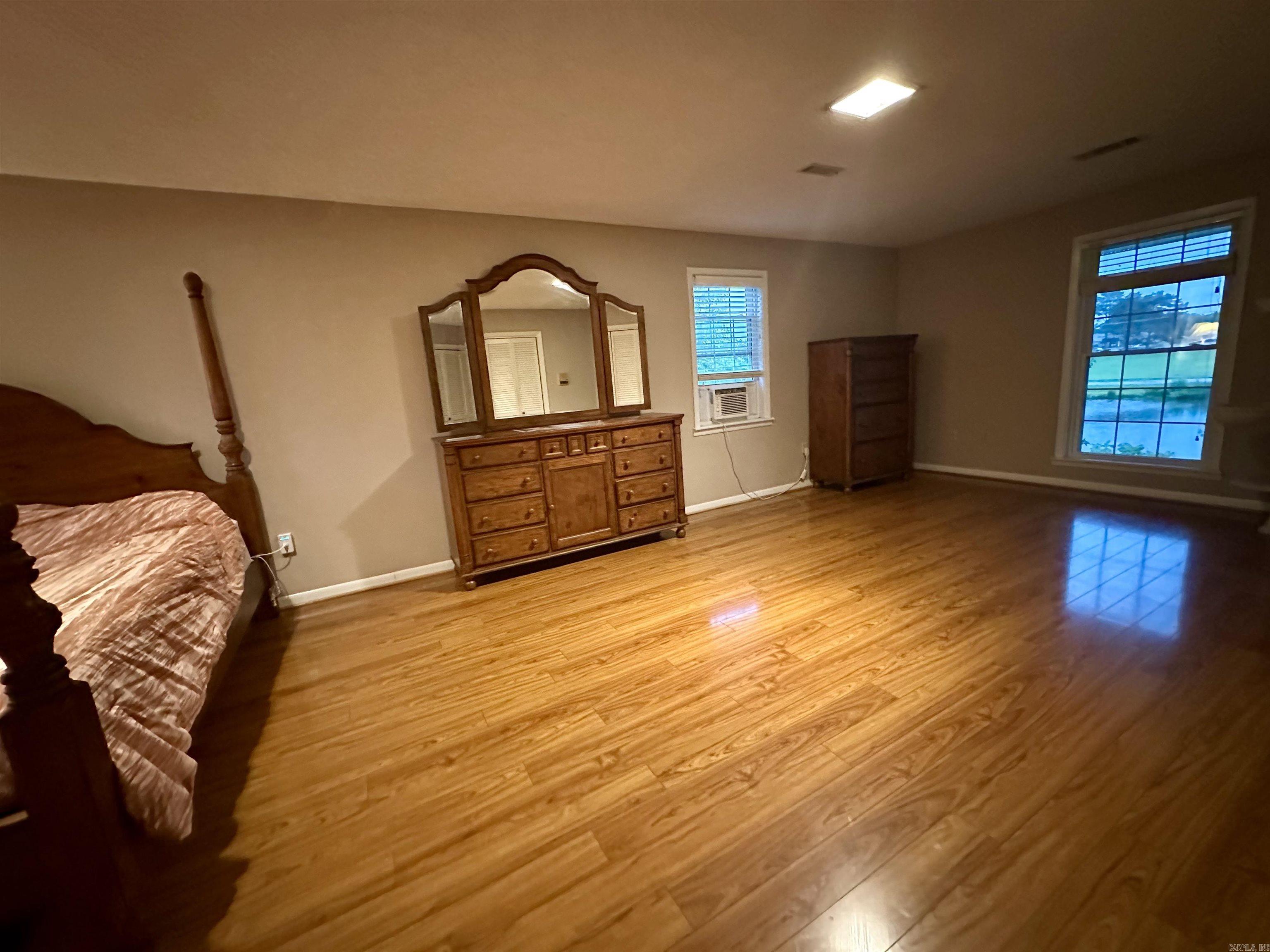 2711 W Beebe Capps Expy  Searcy, AR