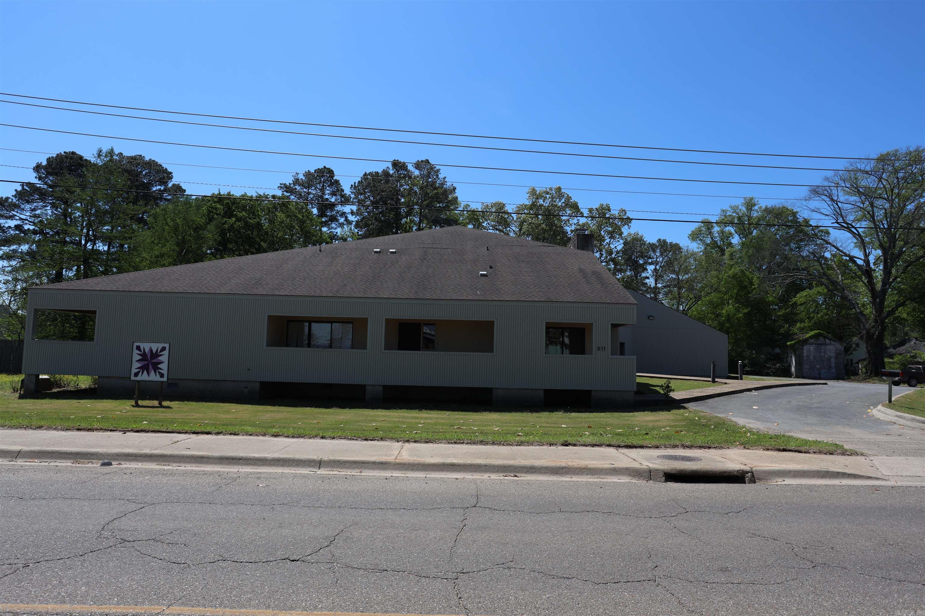 911 W Pine  Warren, AR