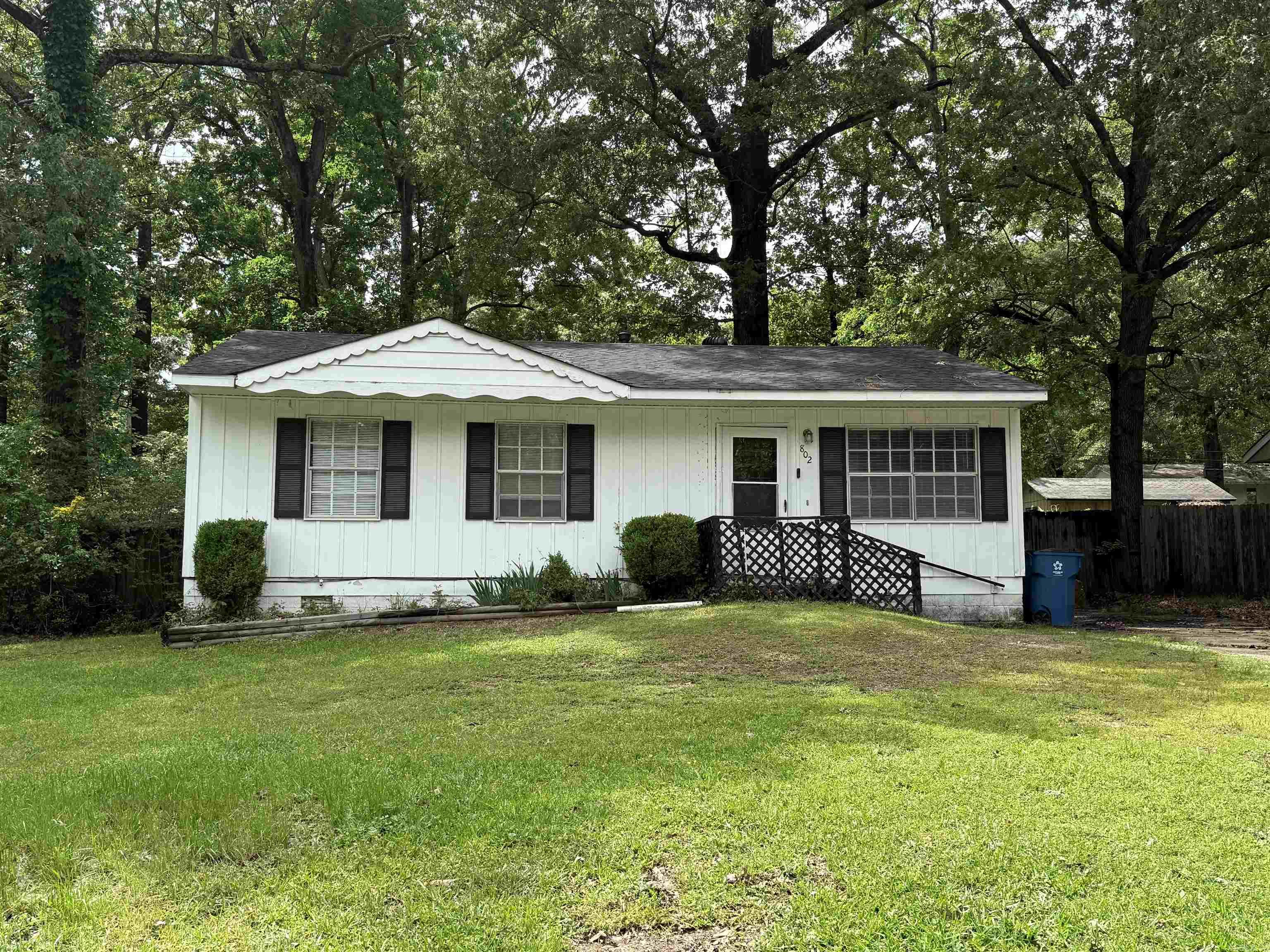 802  Desoto  Benton, AR