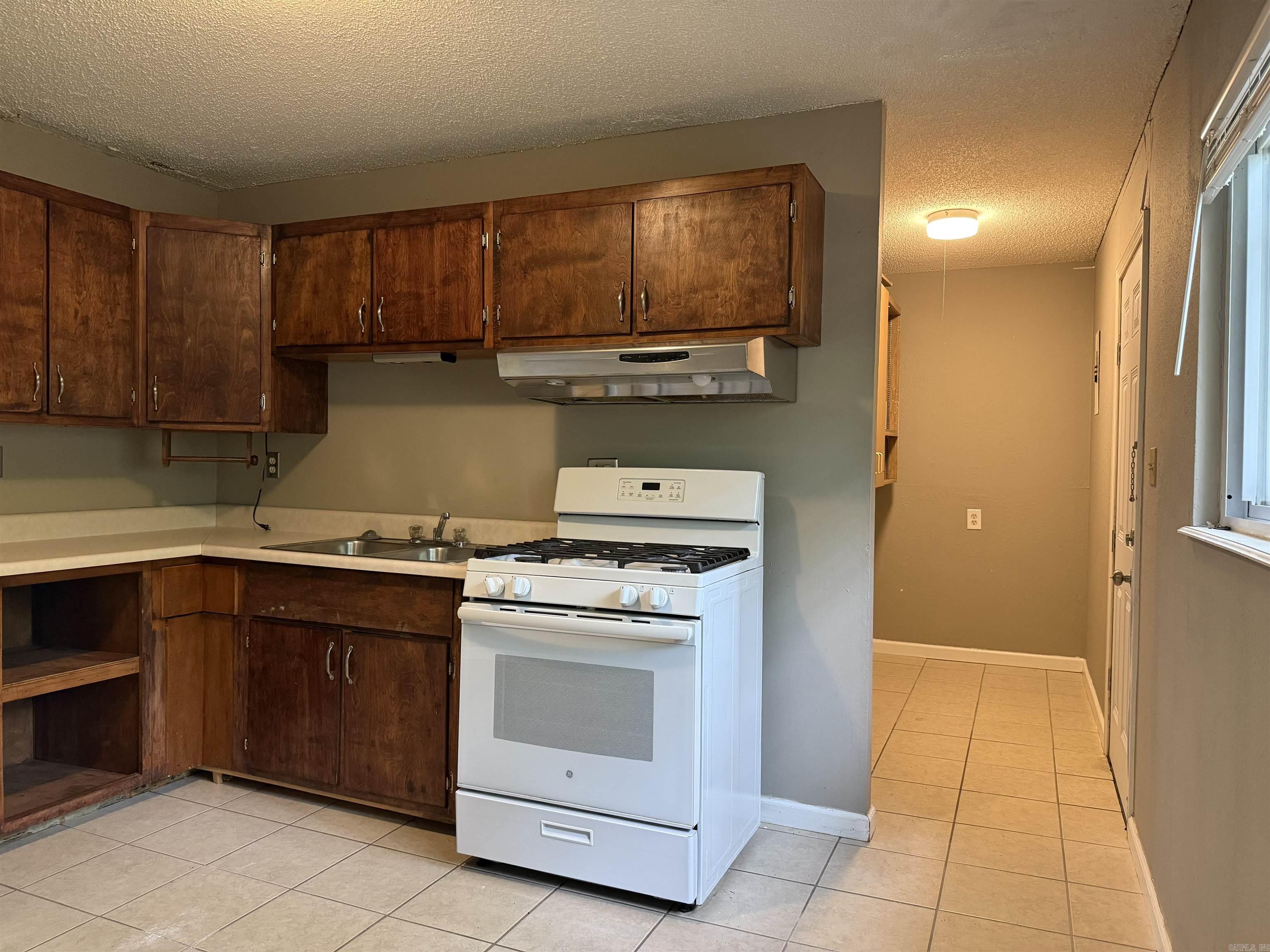 802  Desoto  Benton, AR