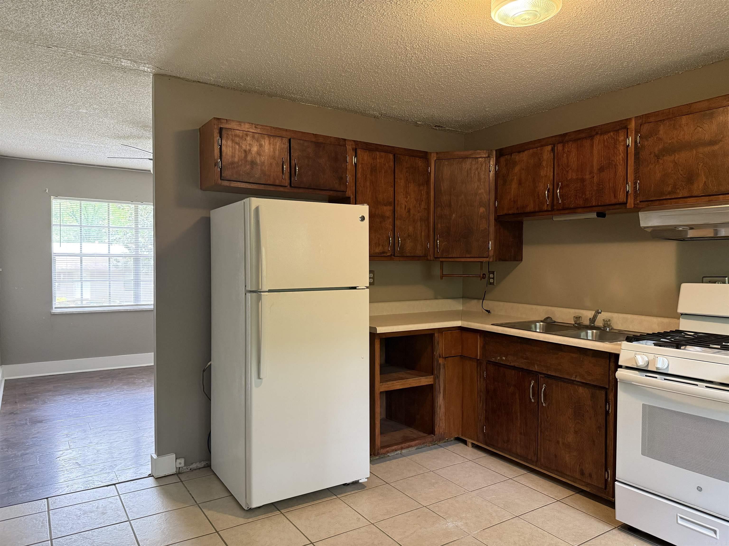 802  Desoto  Benton, AR