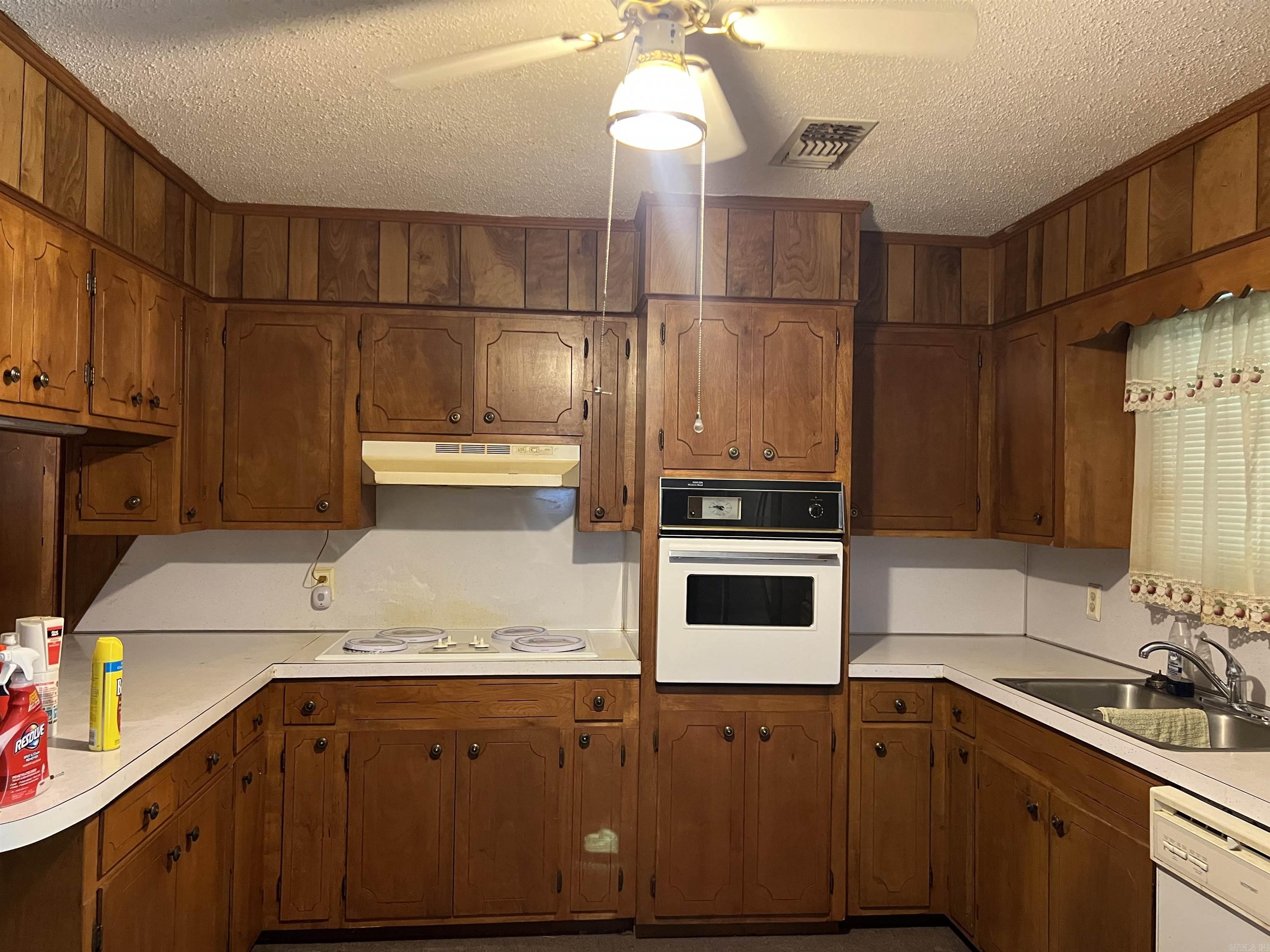 1701  Dixon  Pine Bluff, AR