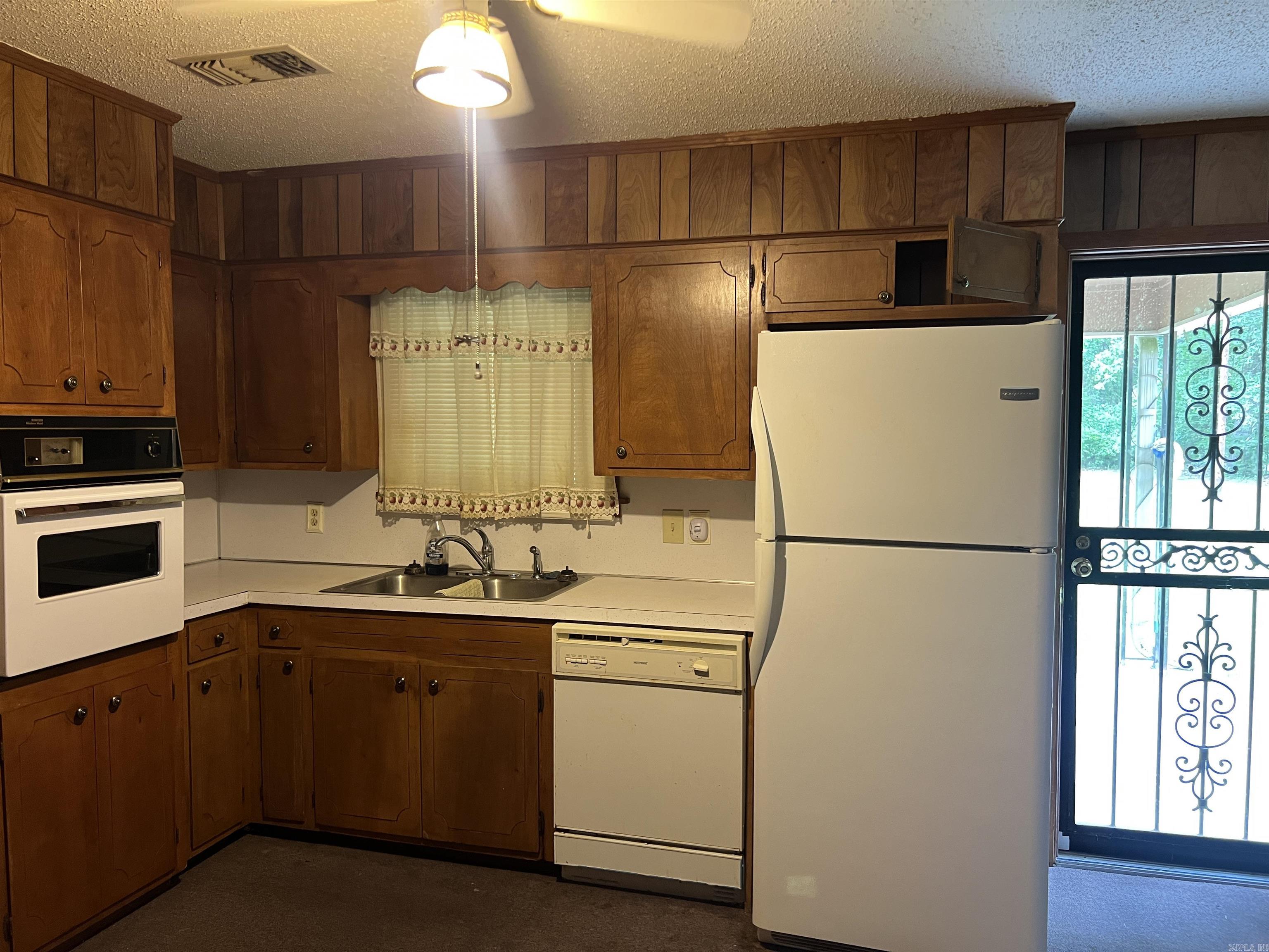 1701  Dixon  Pine Bluff, AR