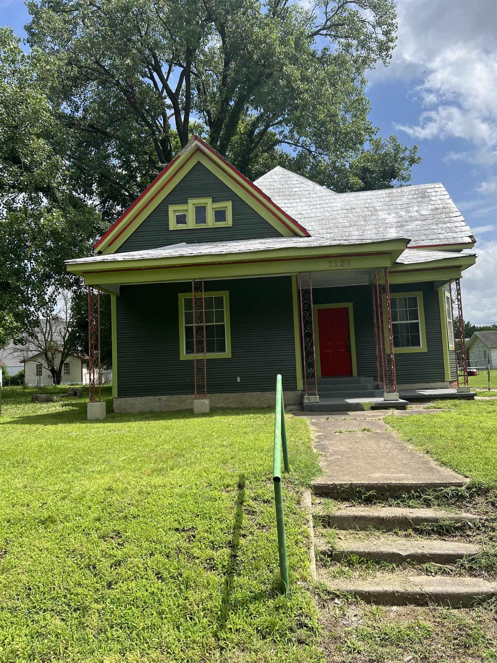 1124 E 2nd  Pine Bluff, AR