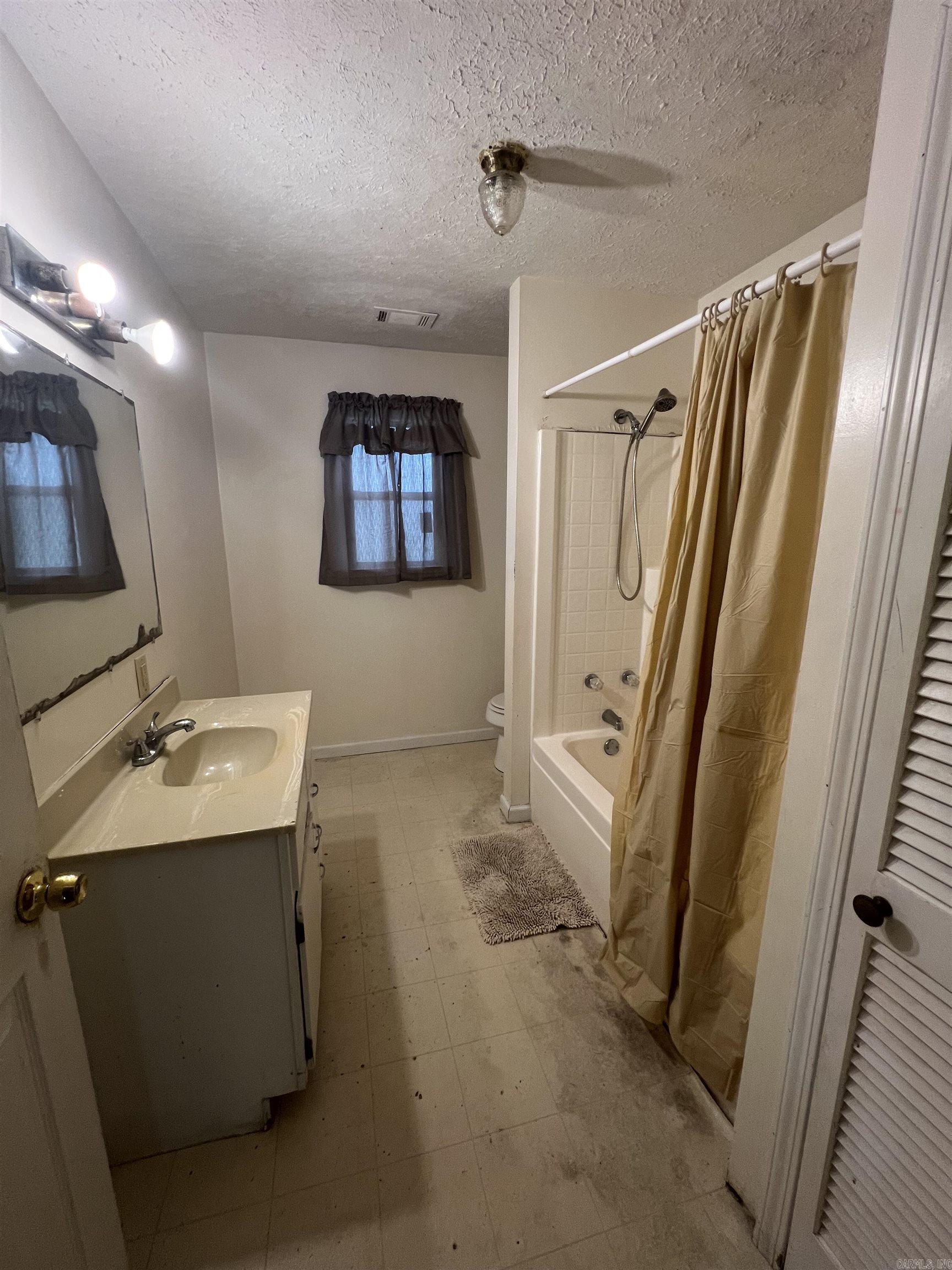 1124 E 2nd  Pine Bluff, AR